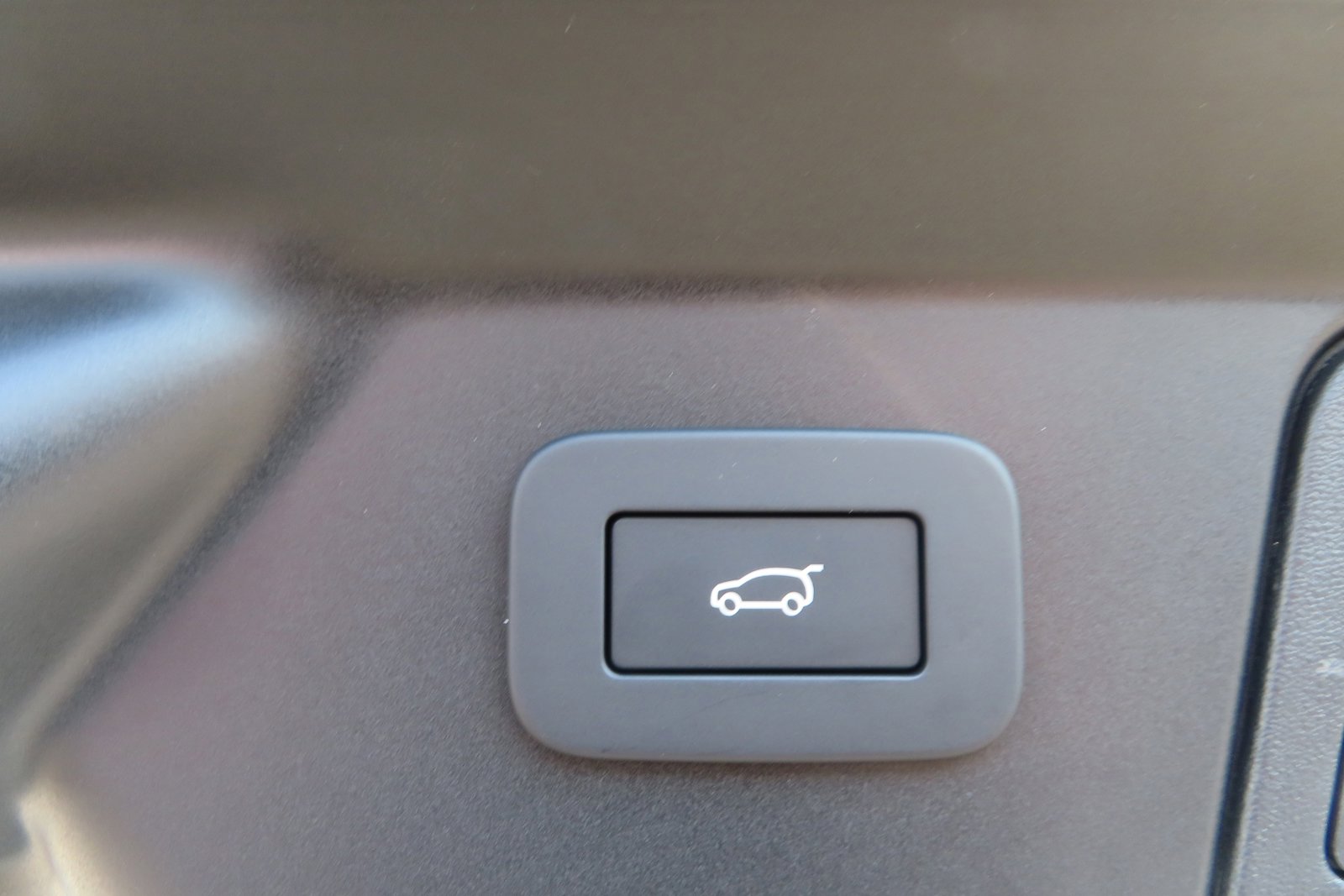 New 2025 Land Rover Range Rover Velar Dynamic SE image 24