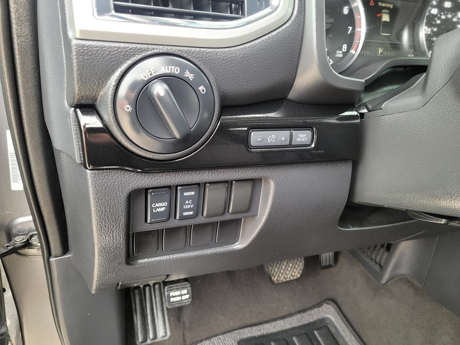 Used 2020 Nissan Titan SV w/ SV Convenience Package AWD/4WD image 22