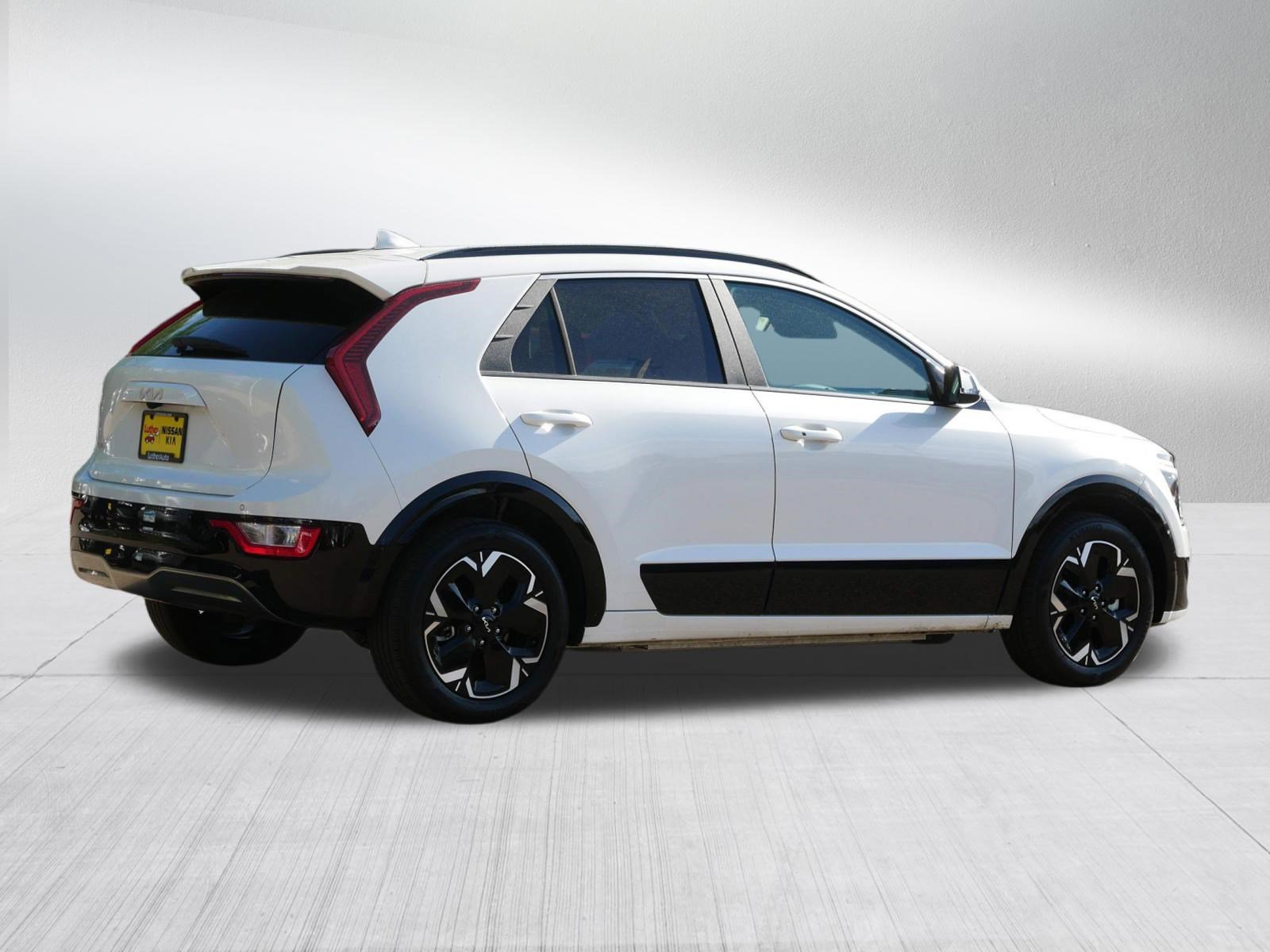 Certified 2024 Kia Niro Wind w/ Wind Preserve Package FWD image 7