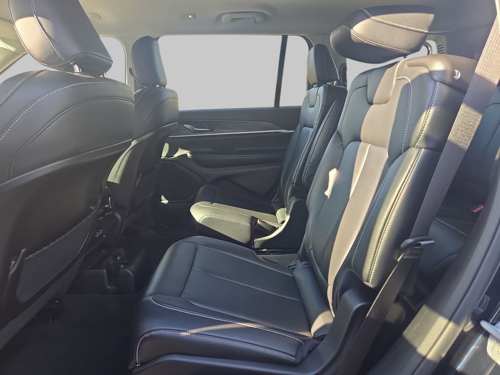 Used 2023 Jeep Grand Cherokee L Limited AWD/4WD image 17