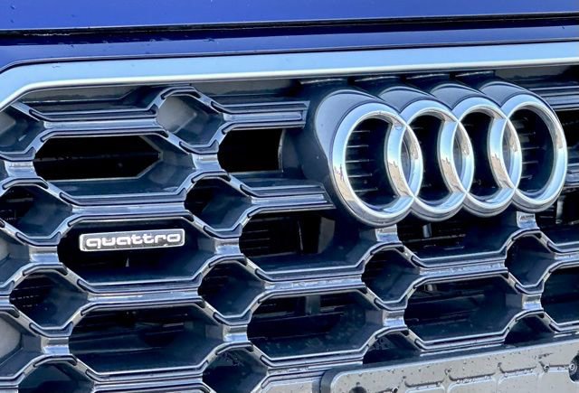Used 2023 Audi Q5 2.0T Premium w/ Convenience Package image 2