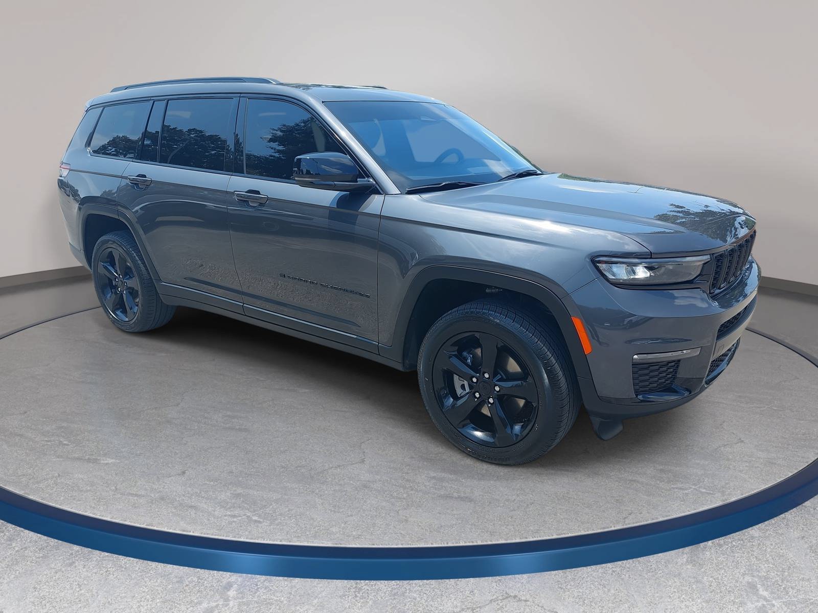 Used 2025 Jeep Grand Cherokee L Limited w/ Black Appearance Package AWD/4WD image 3