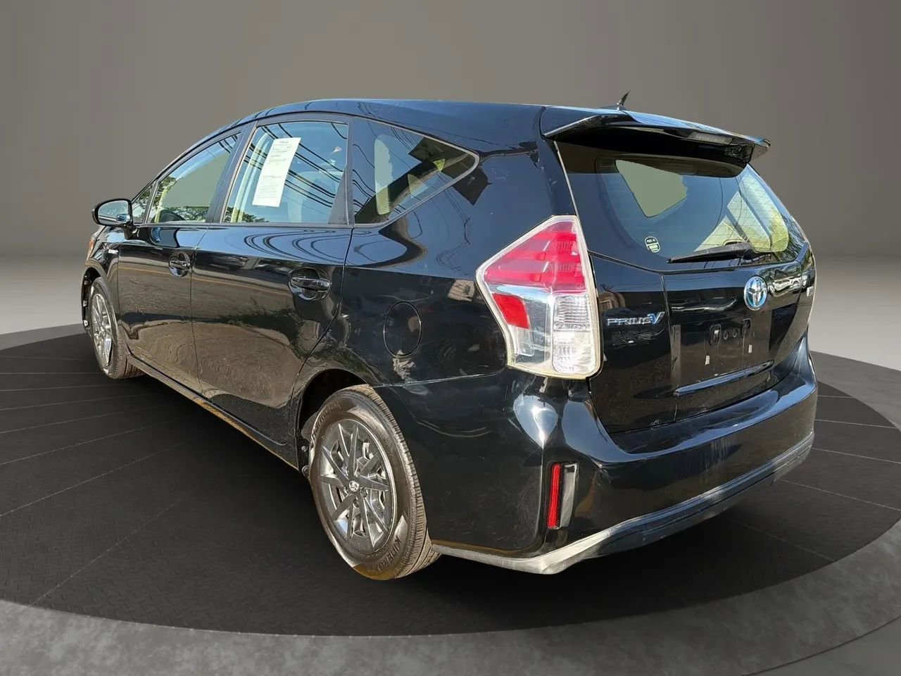 Used 2017 Toyota Prius V Three w/ Carpet Mat Package FWD image 7
