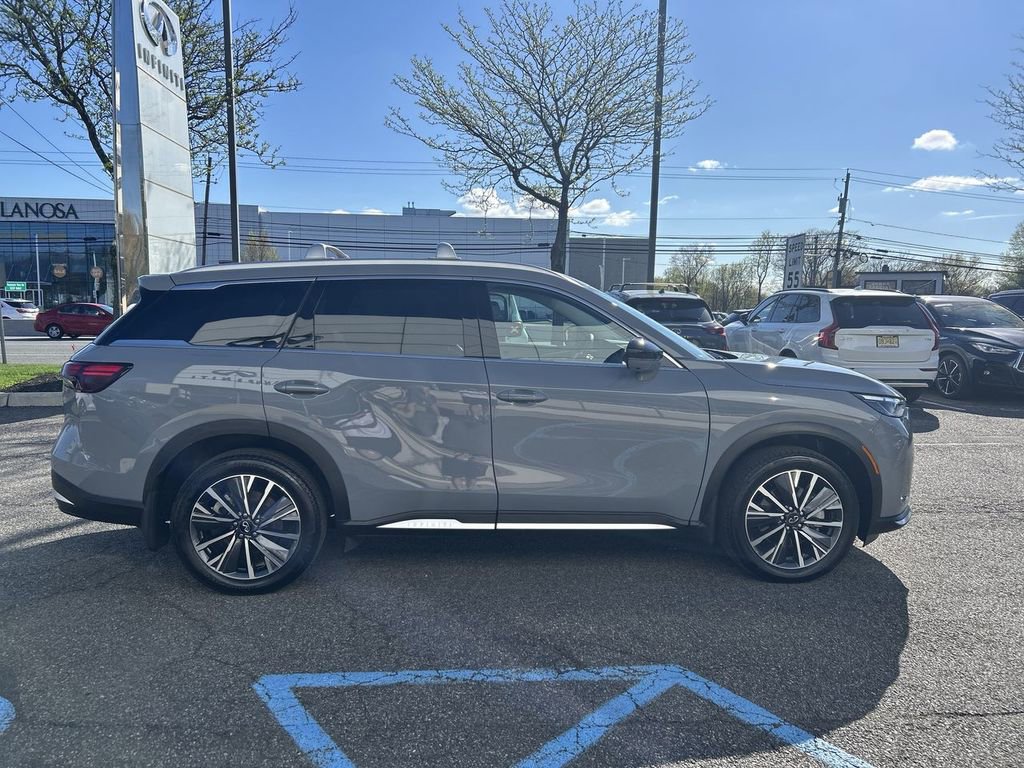 Certified 2026 INFINITI QX60 Luxe w/ Family Package image 9