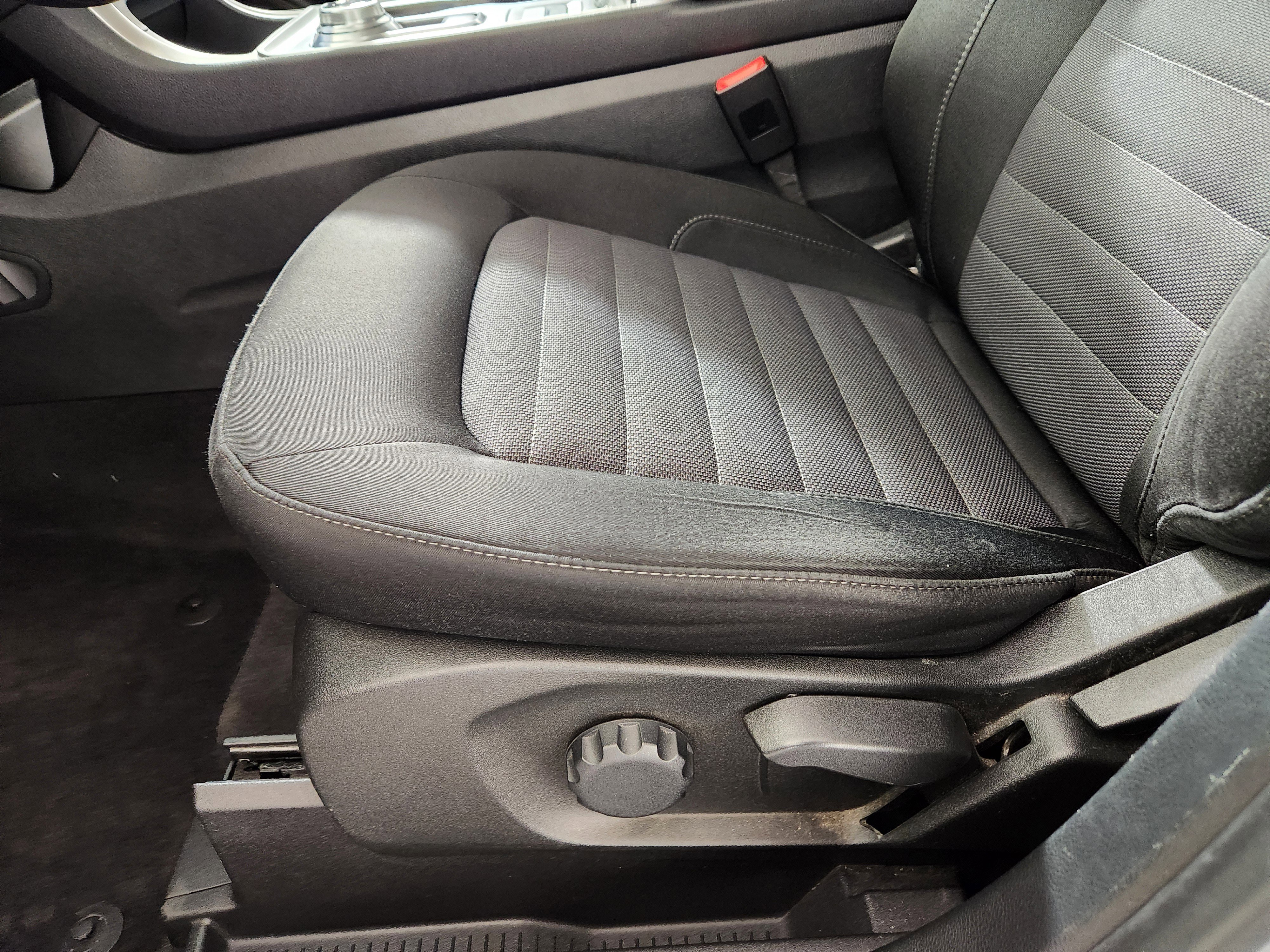 Used 2022 Ford Edge SE w/ Black Appearance Package image 13