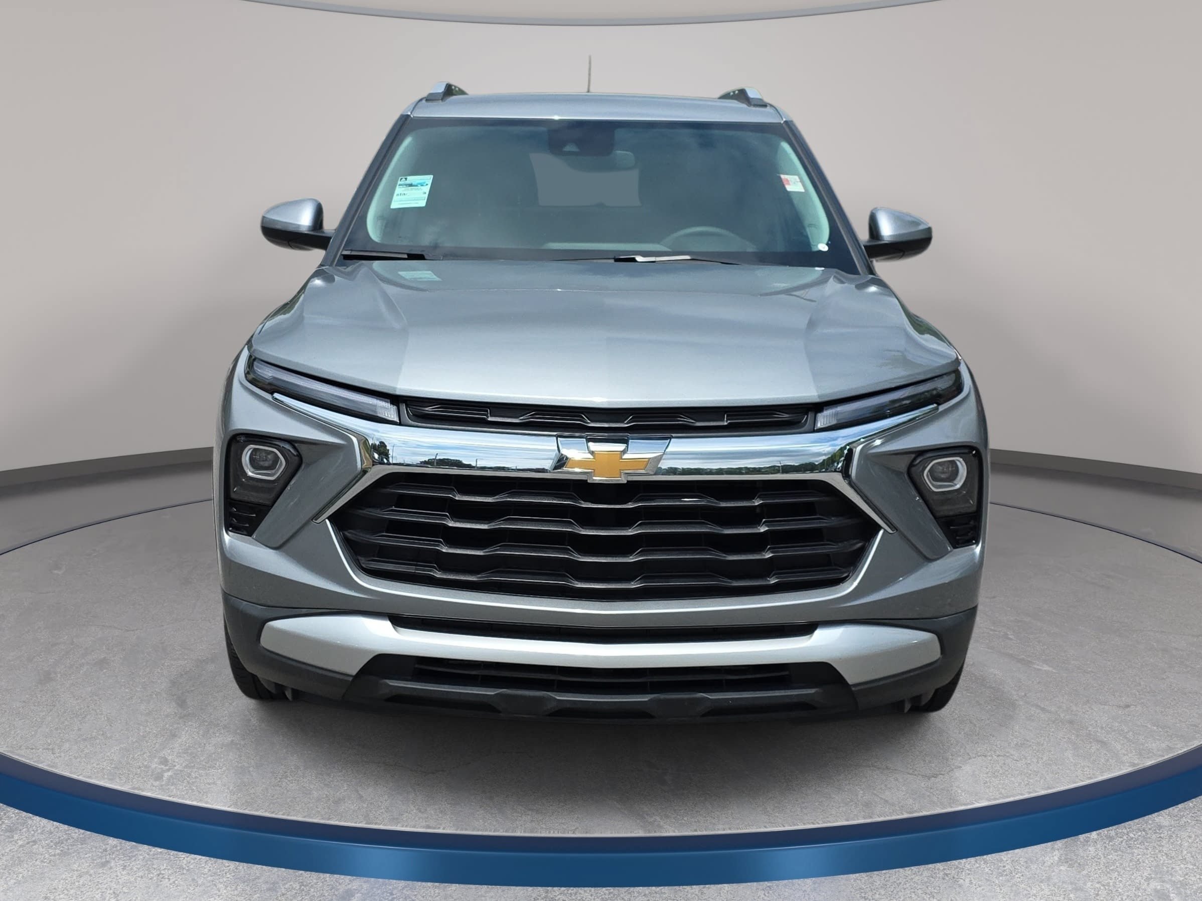 Used 2025 Chevrolet TrailBlazer LT AWD/4WD image 2