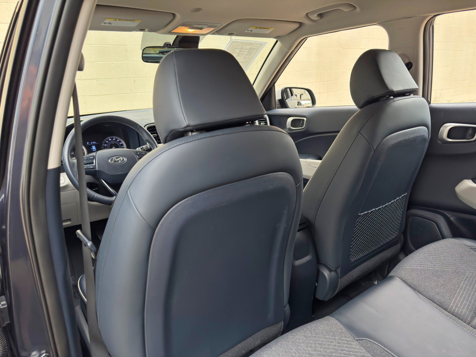 Used 2022 Hyundai Venue Limited FWD image 31