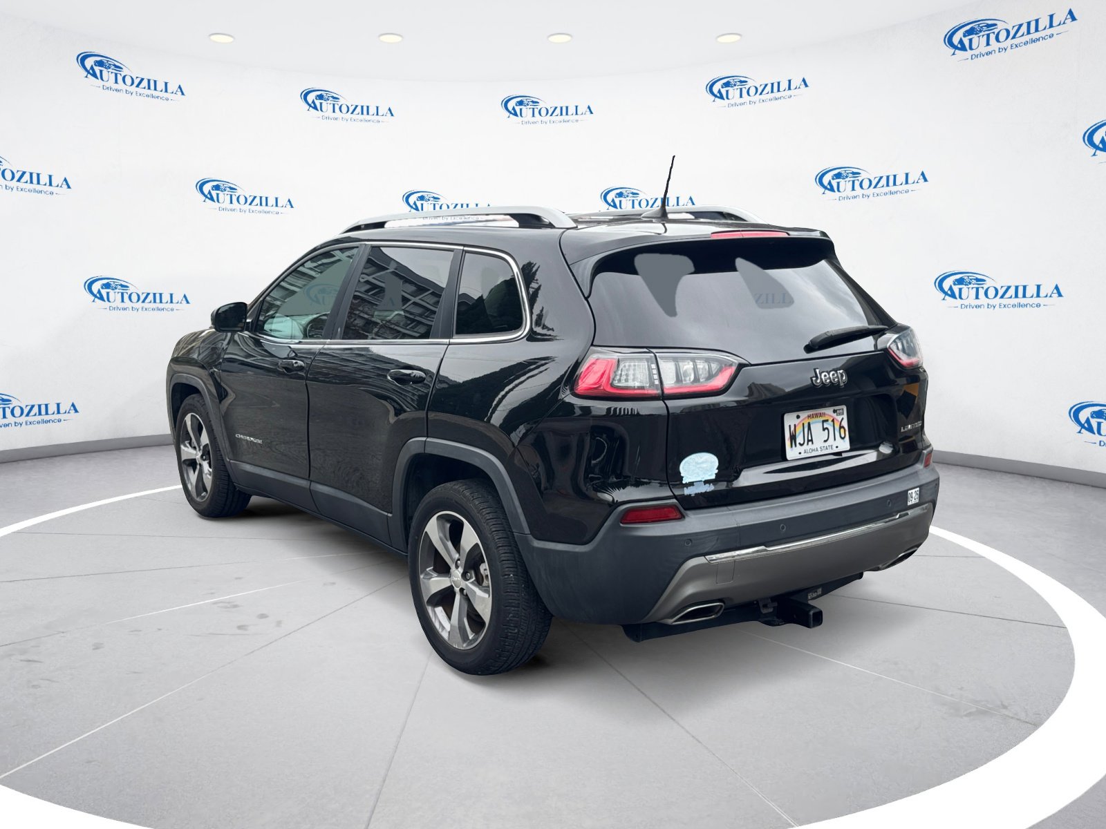 Used 2019 Jeep Cherokee Limited FWD image 3