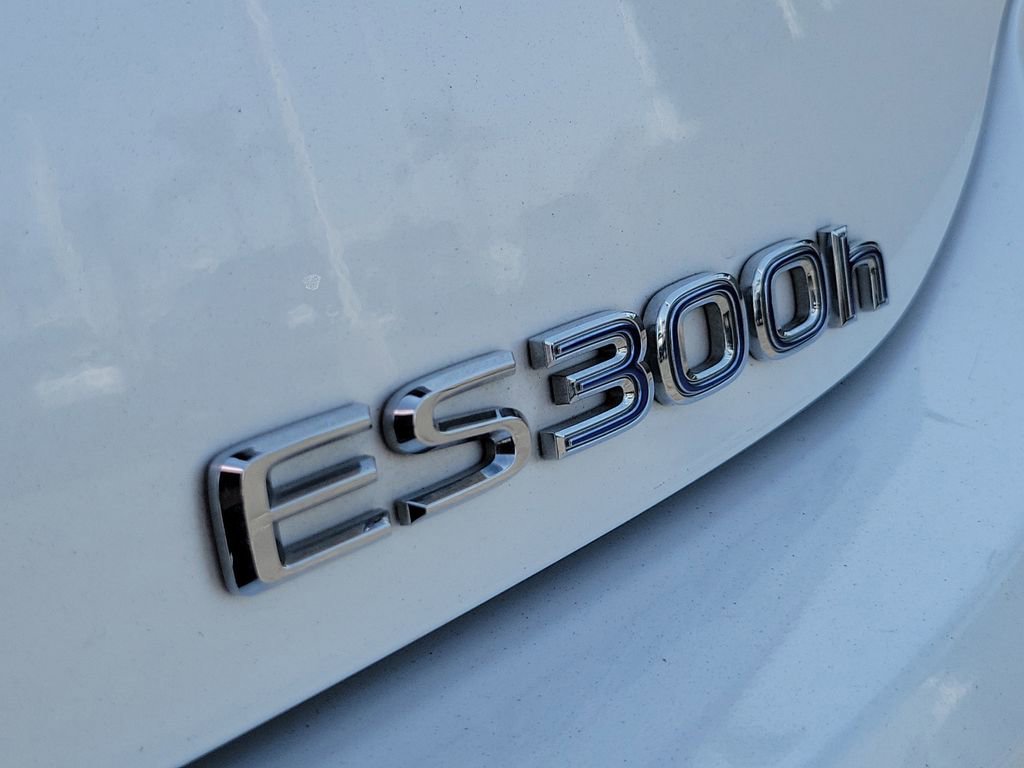 Used 2020 Lexus ES 300h w/ Accessory Package 2 image 28