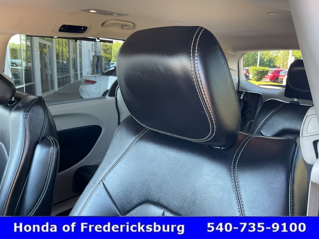 Used 2024 Chrysler Pacifica Touring-L FWD image 35