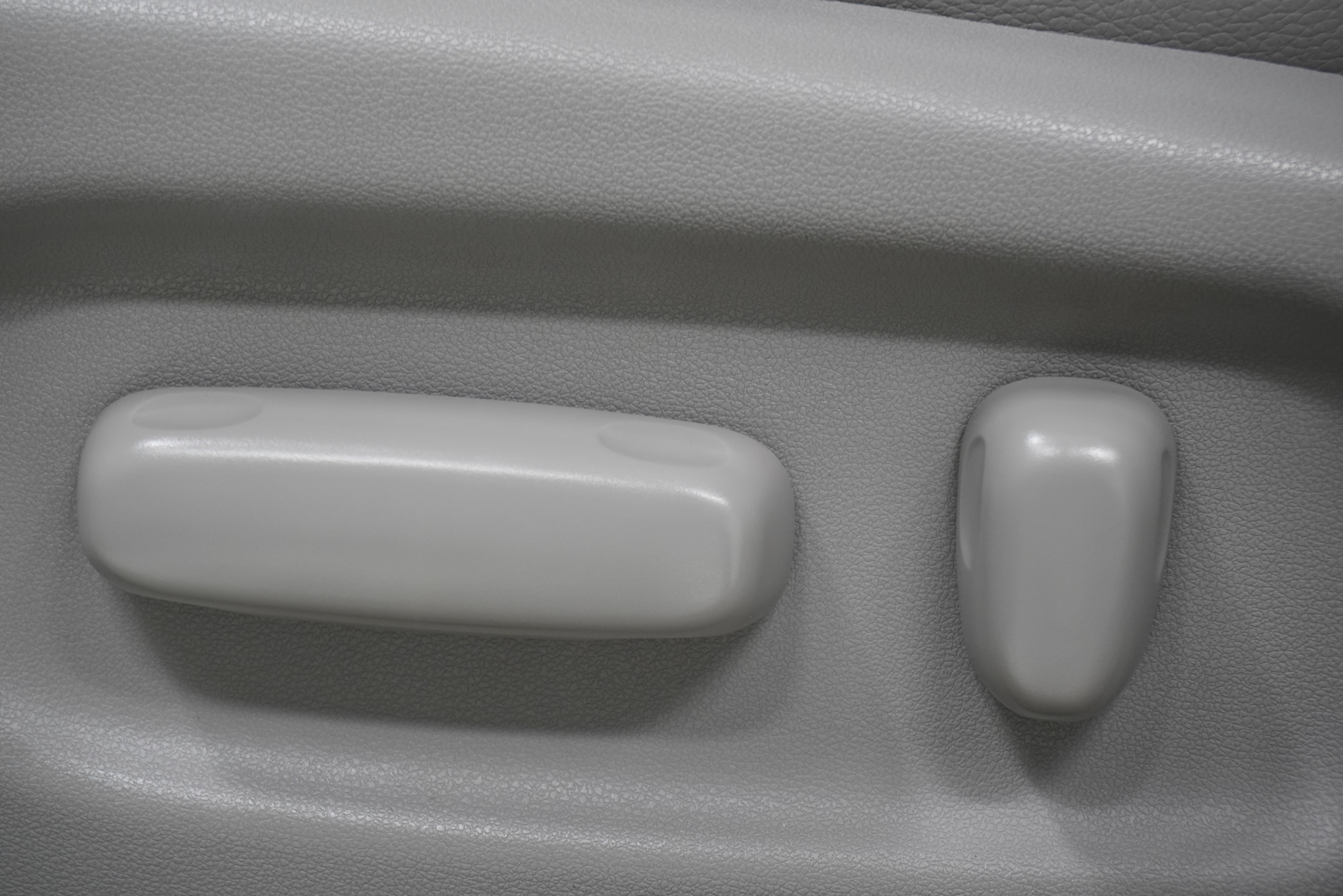Used 2013 Toyota Highlander Limited FWD image 16