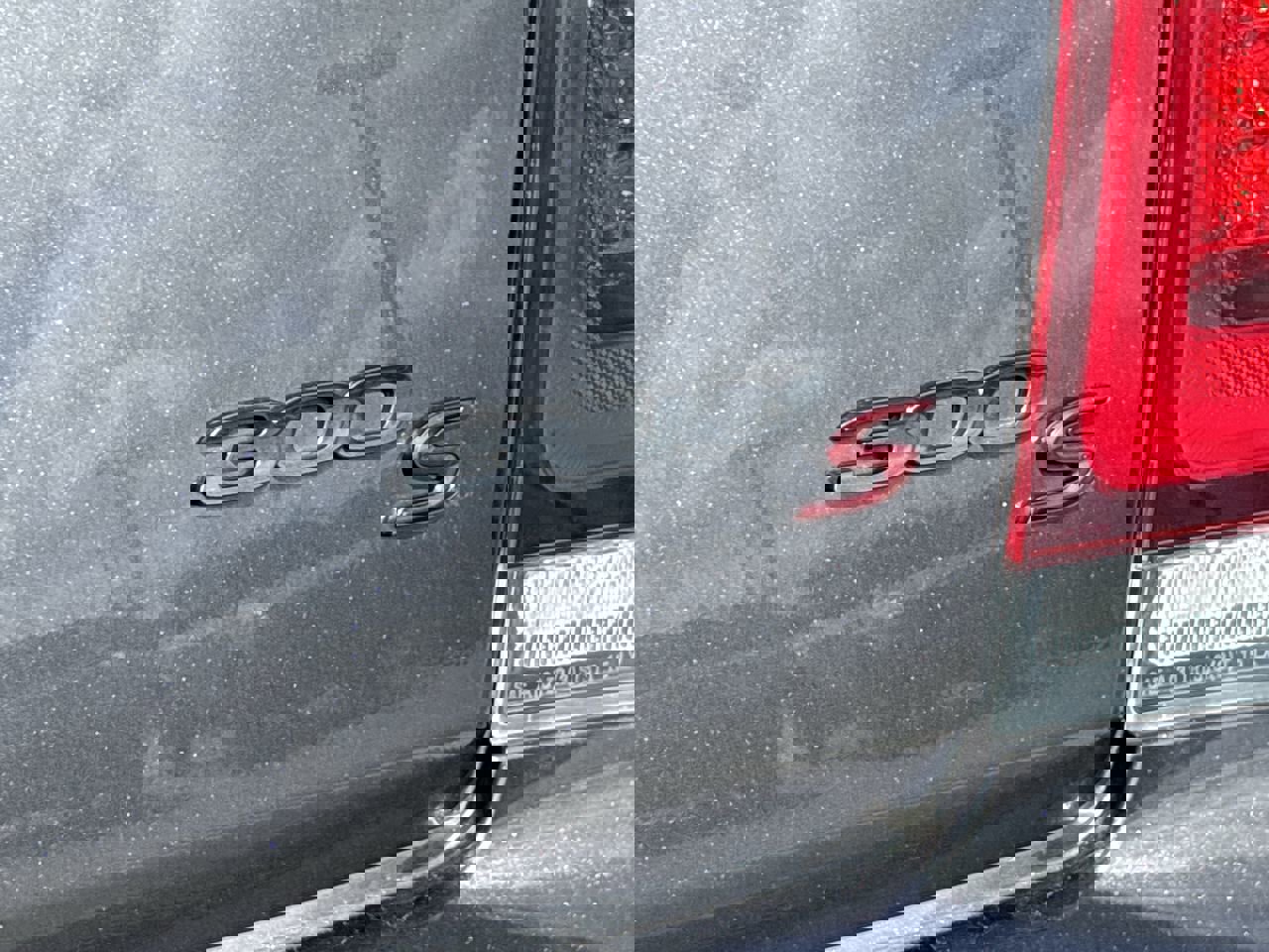 Used 2022 Chrysler 300 S w/ Comfort Group RWD image 9