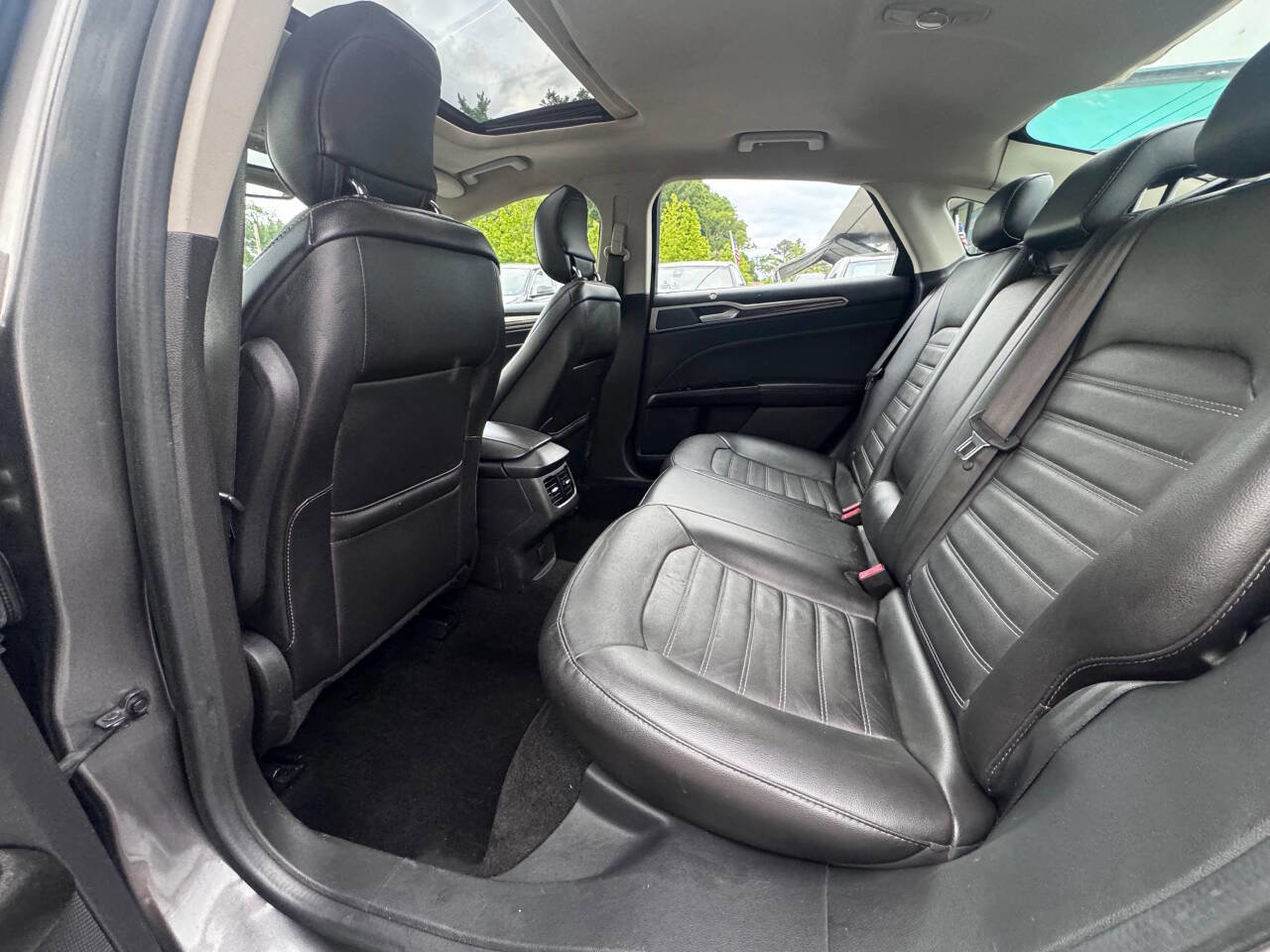 Used 2014 Ford Fusion SE w/ Equipment Group 202A FWD image 8