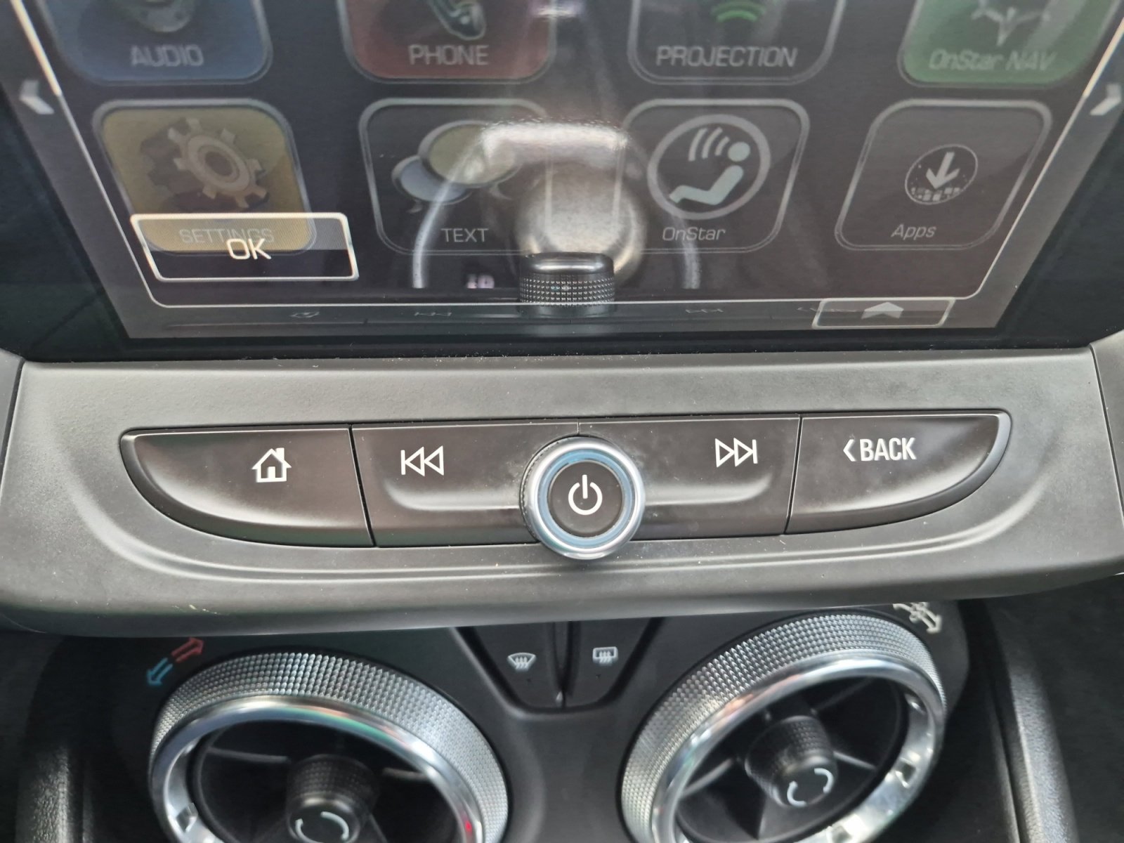 Used 2018 Chevrolet Camaro LT w/ Technology Package RWD image 17