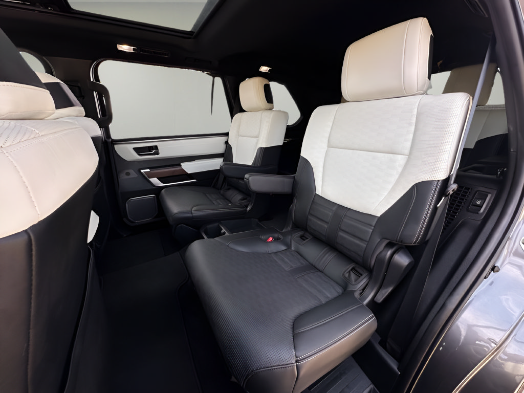 Used 2024 Toyota Sequoia Capstone AWD/4WD image 17