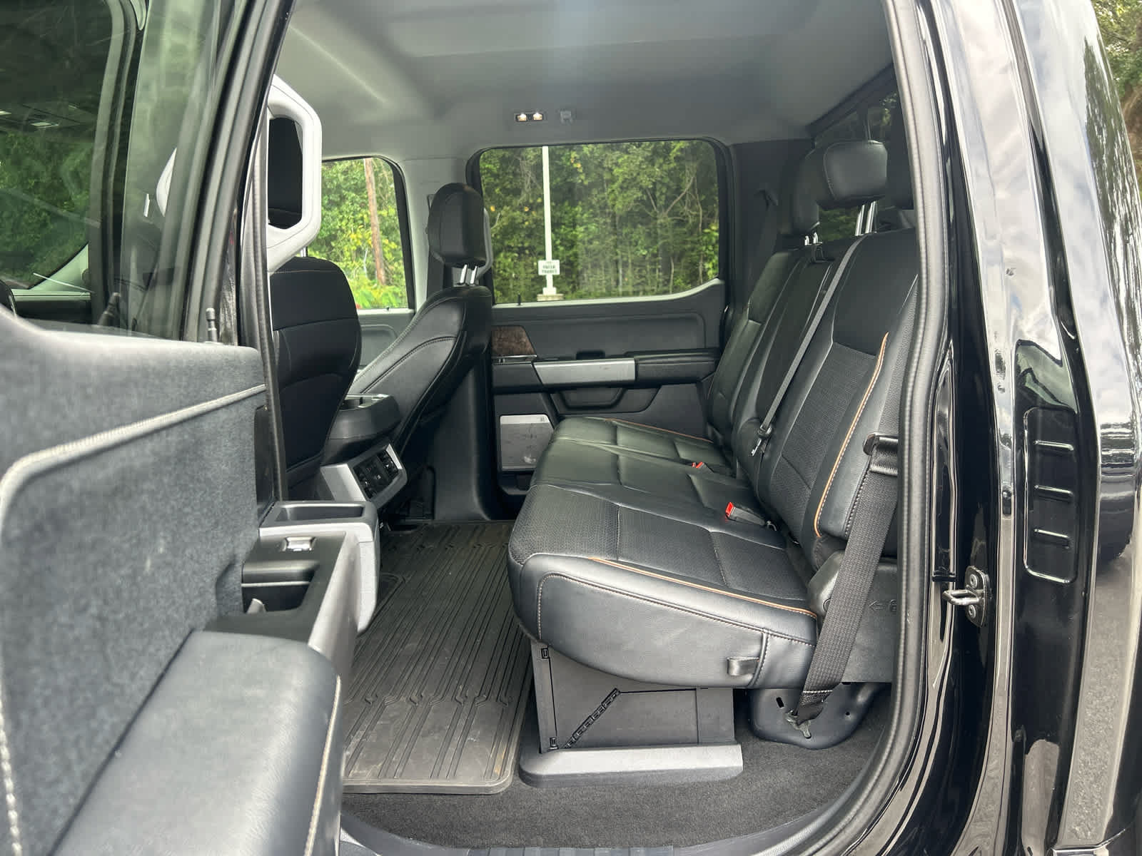 Used 2025 Ford F350 Lariat w/ Black Appearance Package AWD/4WD image 9