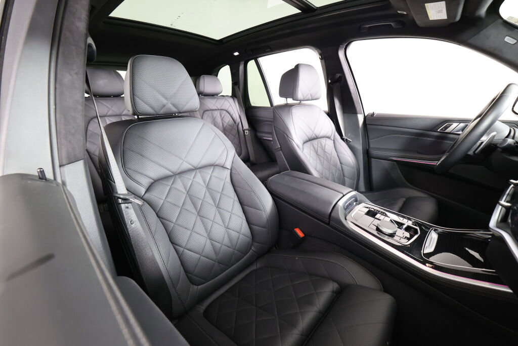 Used 2024 BMW X5 xDrive40i w/ M Sport Package image 25