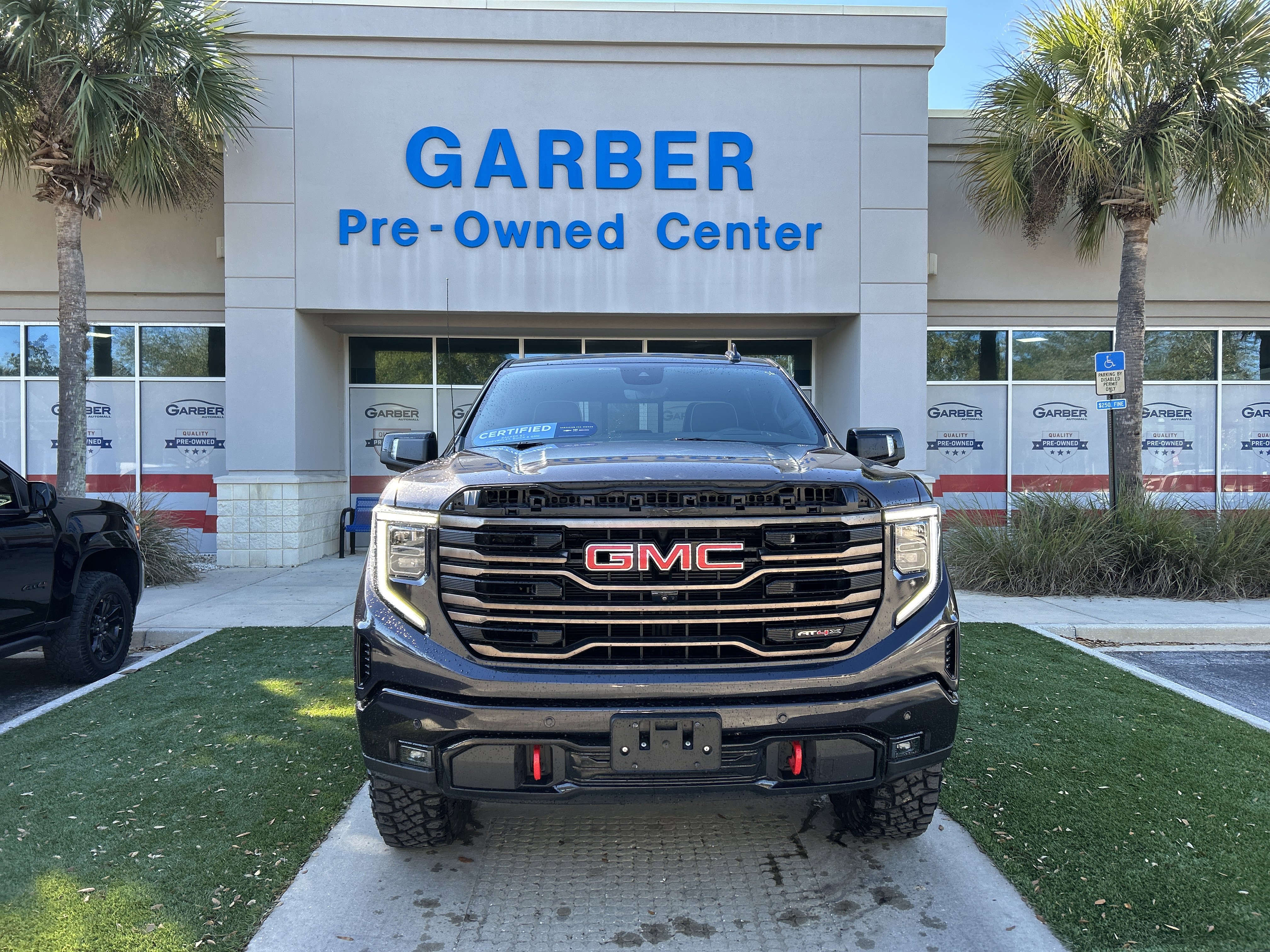 Used 2022 GMC Sierra 1500 AT4X image 2