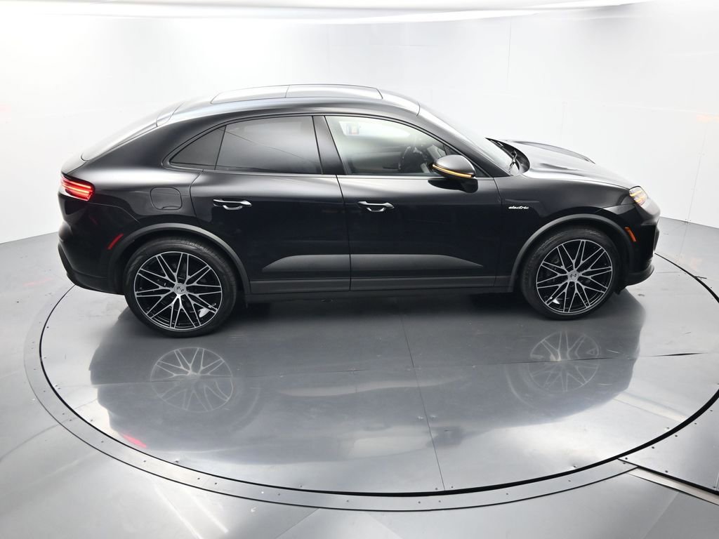 Certified 2024 Porsche Macan 4 Electric image 38