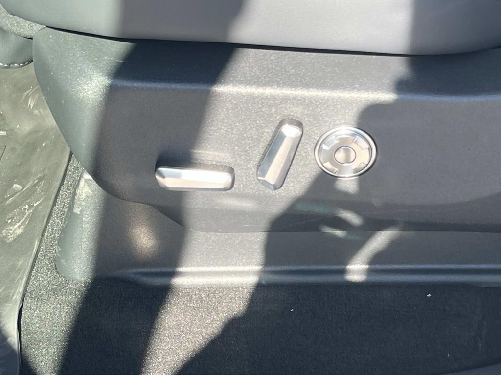 New 2025 Lincoln Navigator Reserve AWD/4WD image 11