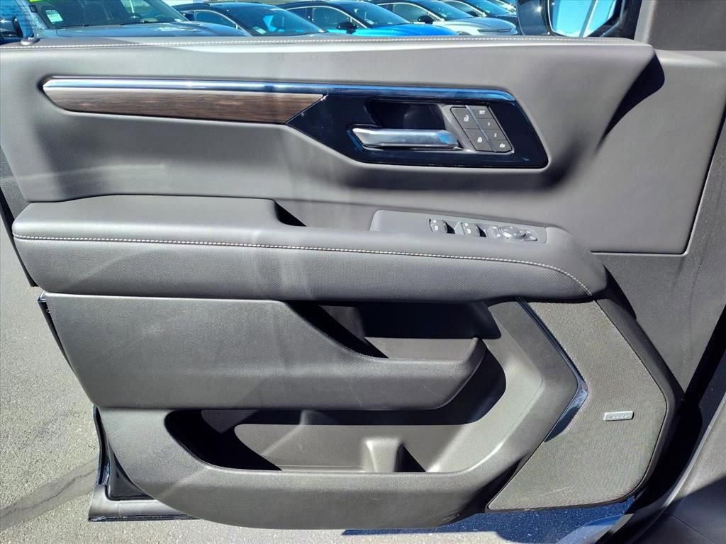 New 2026 Chevrolet Suburban Premier image 9