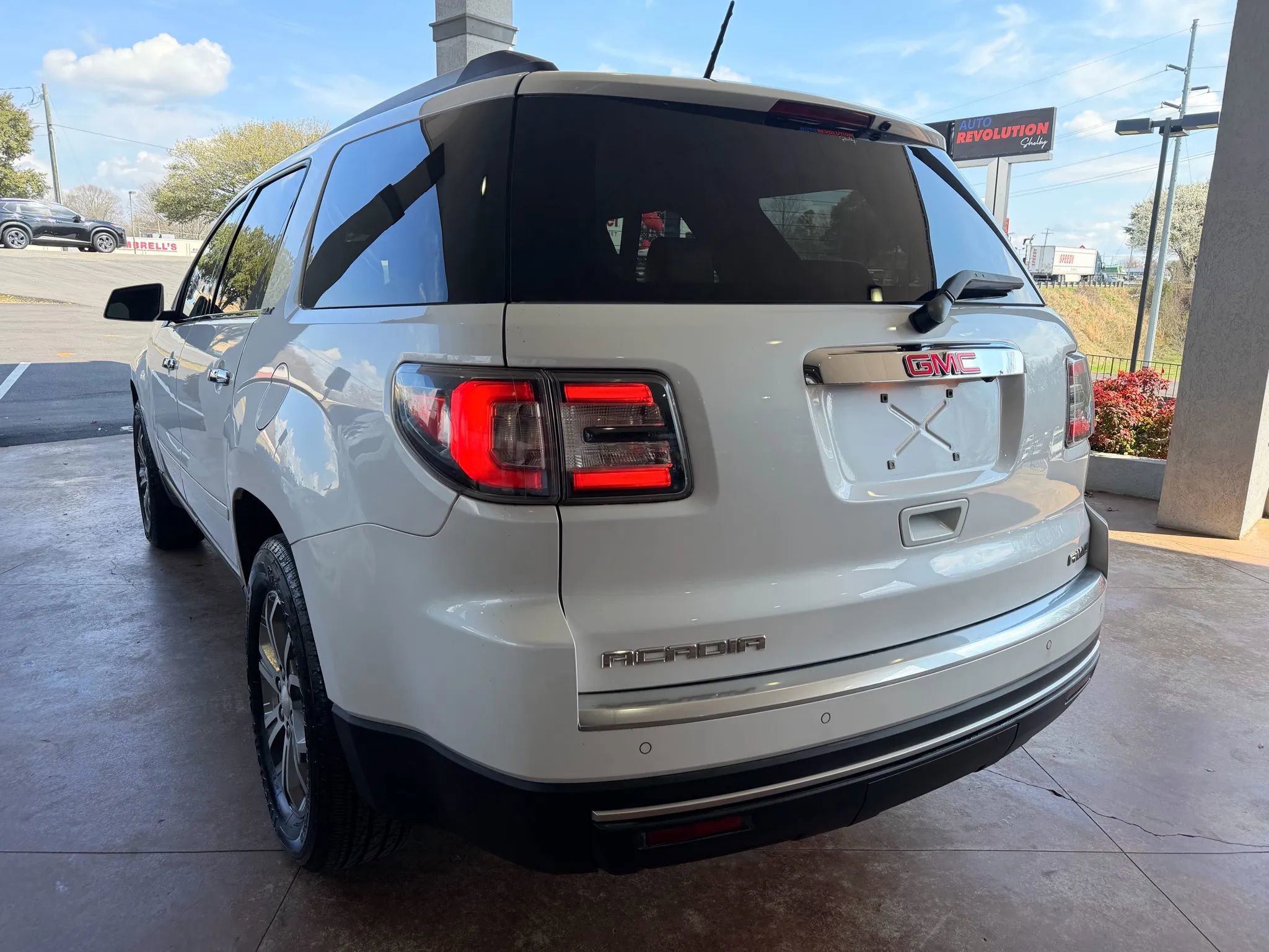 Used 2016 GMC Acadia SLT image 4