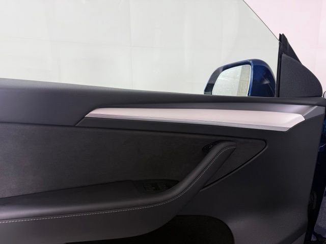 Used 2023 Tesla Model Y Long Range AWD/4WD image 25