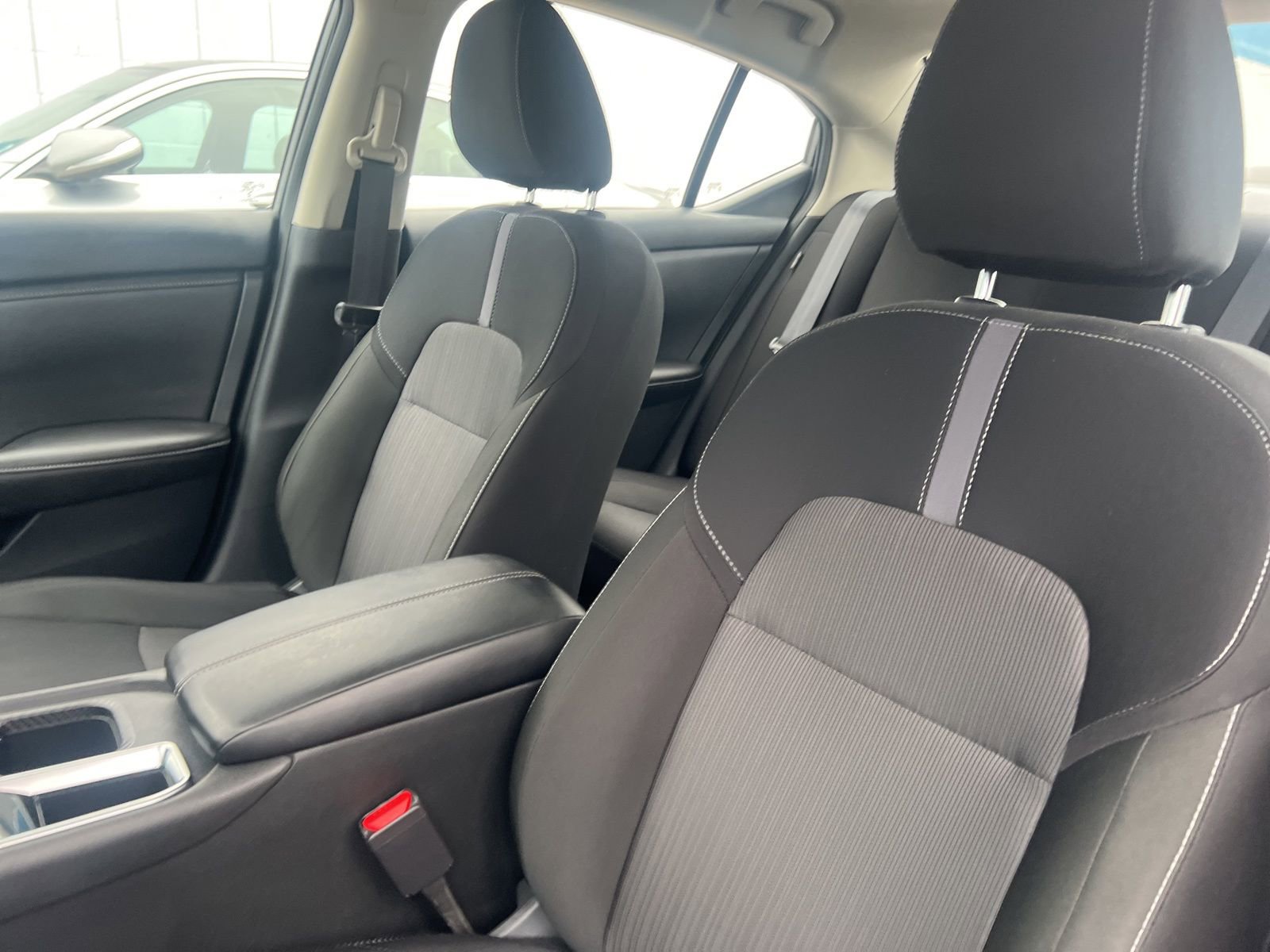 Used 2025 Nissan Sentra SV FWD image 8