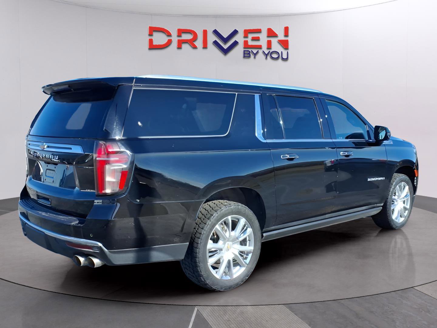 Used 2021 Chevrolet Suburban High Country w/ Premium Package image 5