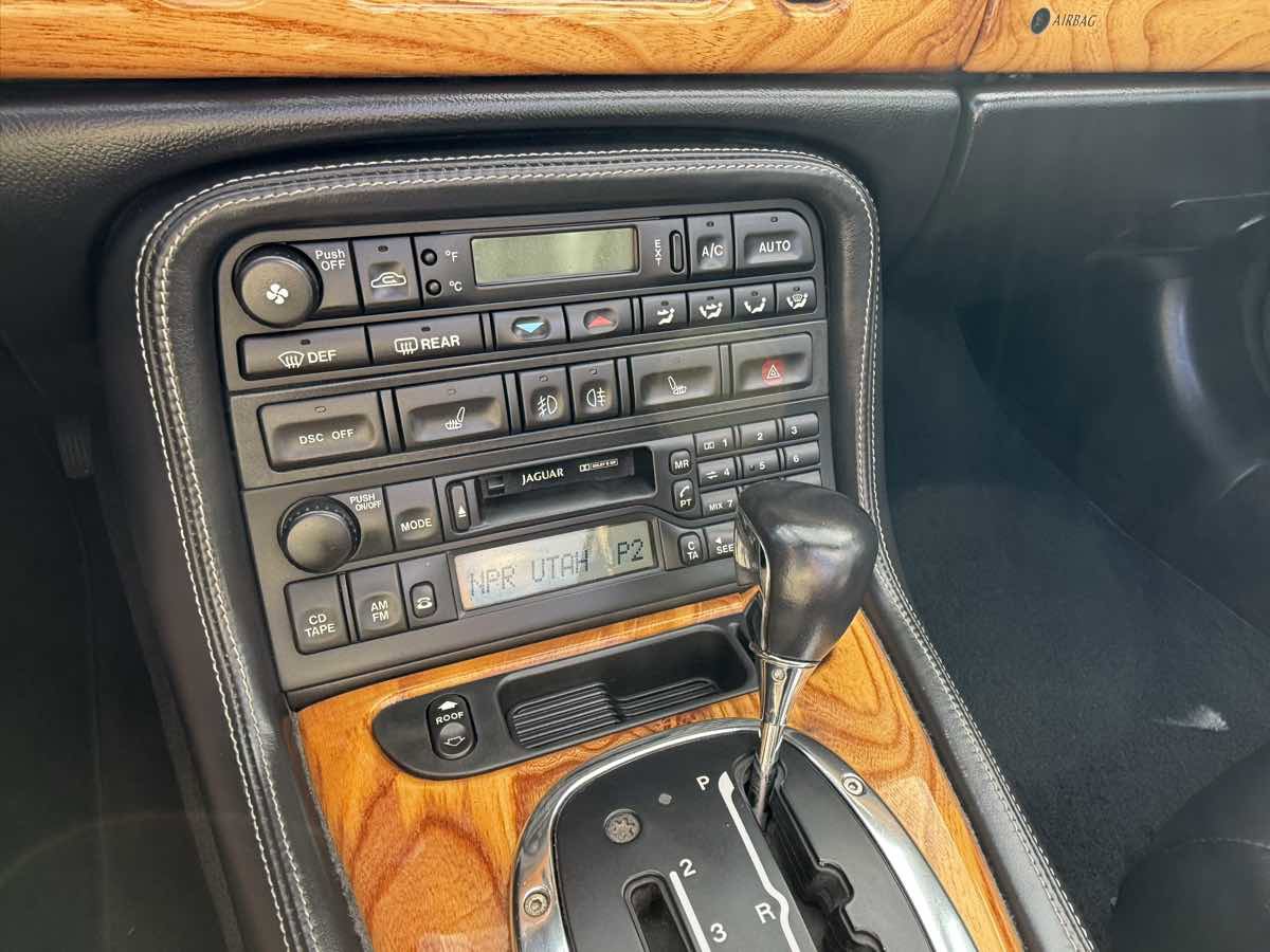 Used 2006 Jaguar XK8 Convertible image 29