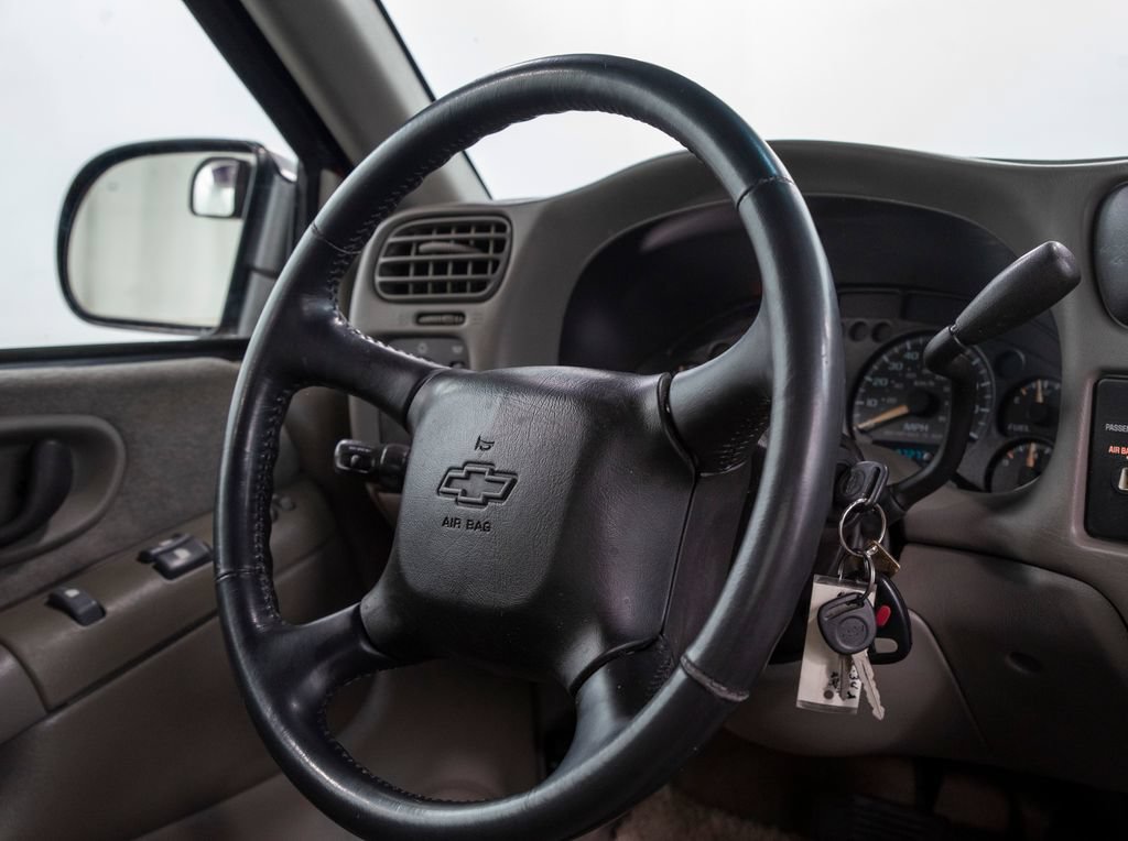 Used 2002 Chevrolet S10 Pickup LS w/ LS Preferred Equipment Group AWD/4WD image 19