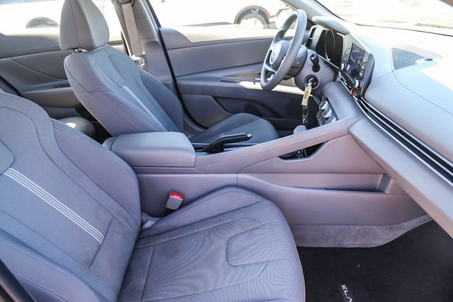 Certified 2023 Hyundai Elantra SE FWD image 18