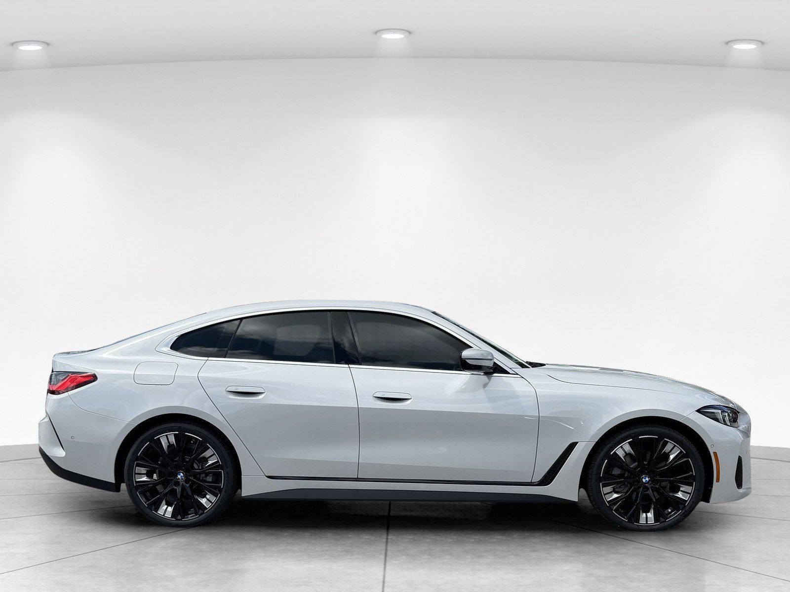 New 2026 BMW 430i w/ Premium Package RWD image 2