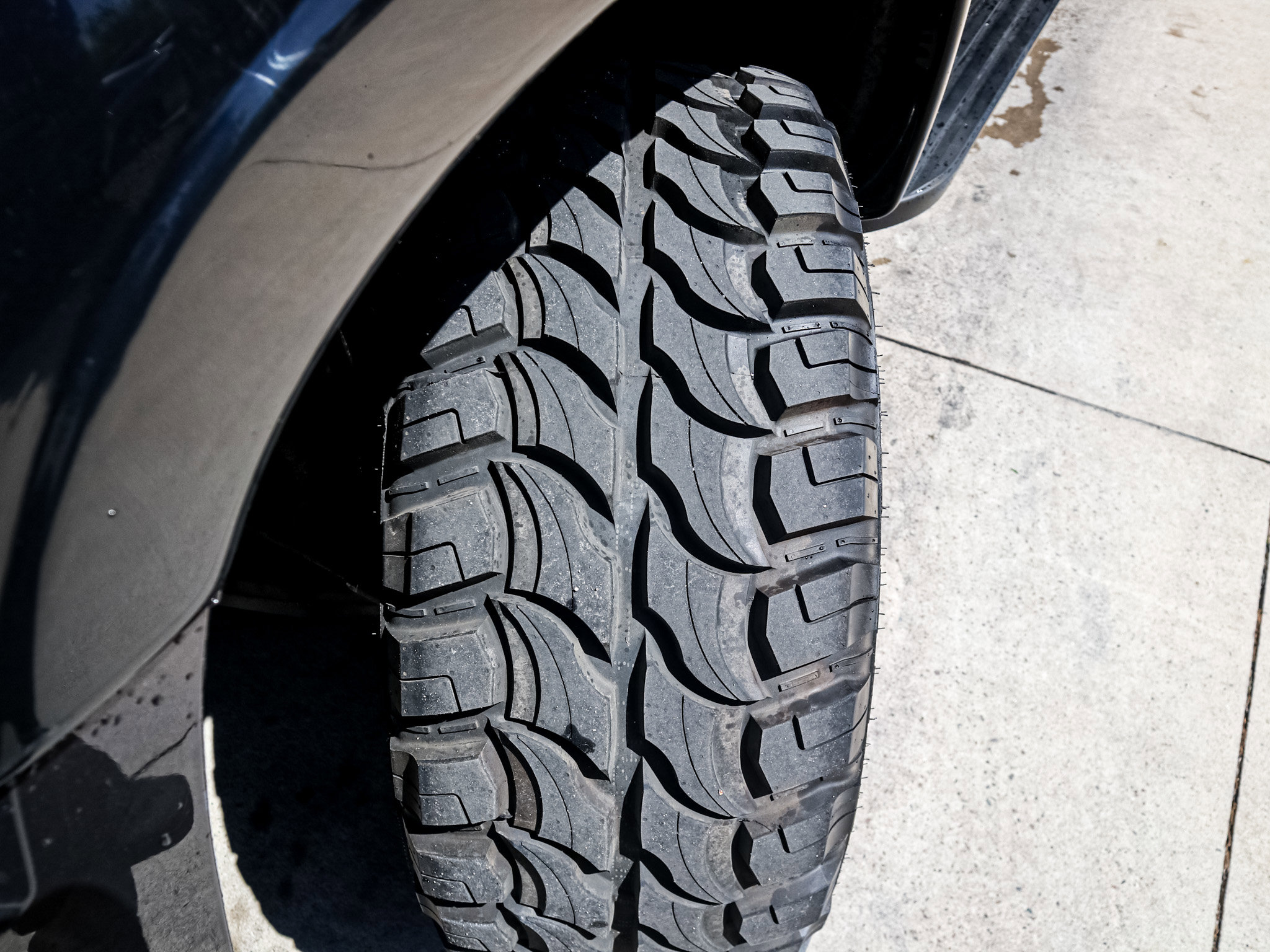 Used 2011 Chevrolet Avalanche LT w/ Regional Value Package image 12