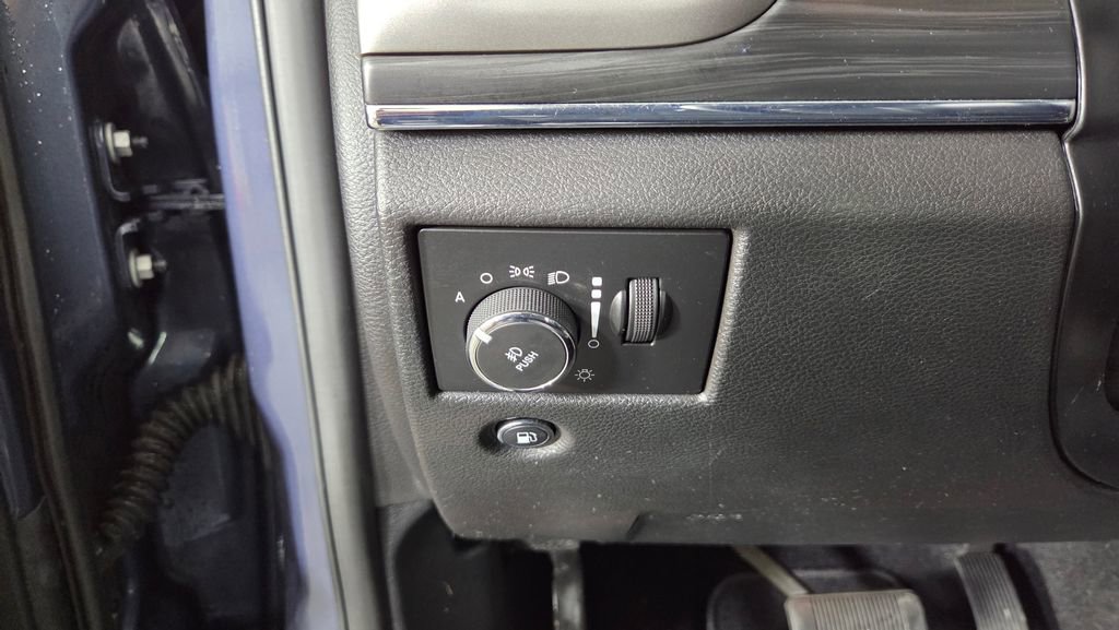 Used 2019 Jeep Grand Cherokee Limited w/ Trailer Tow Group IV AWD/4WD image 20
