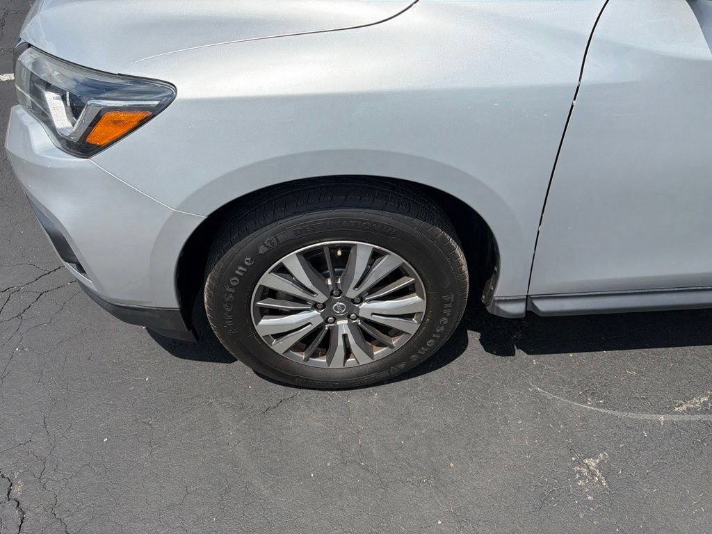 Used 2019 Nissan Pathfinder SL FWD image 9