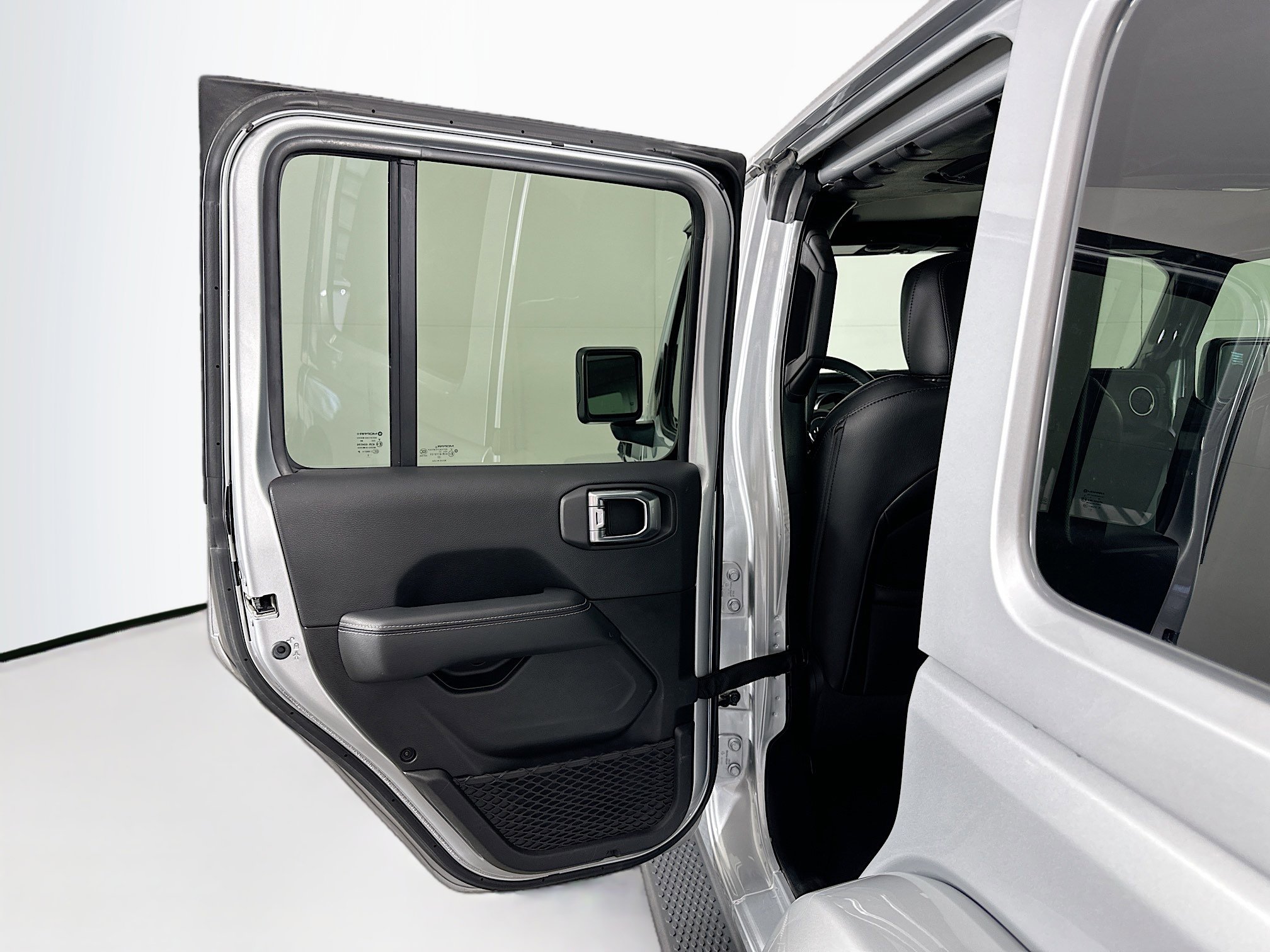 Used 2022 Jeep Wrangler Sahara image 25