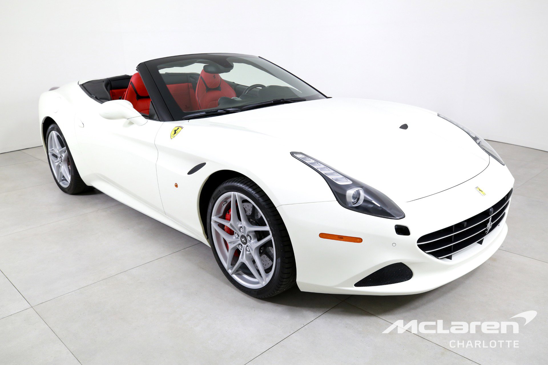 Used 2017 Ferrari California T image 4
