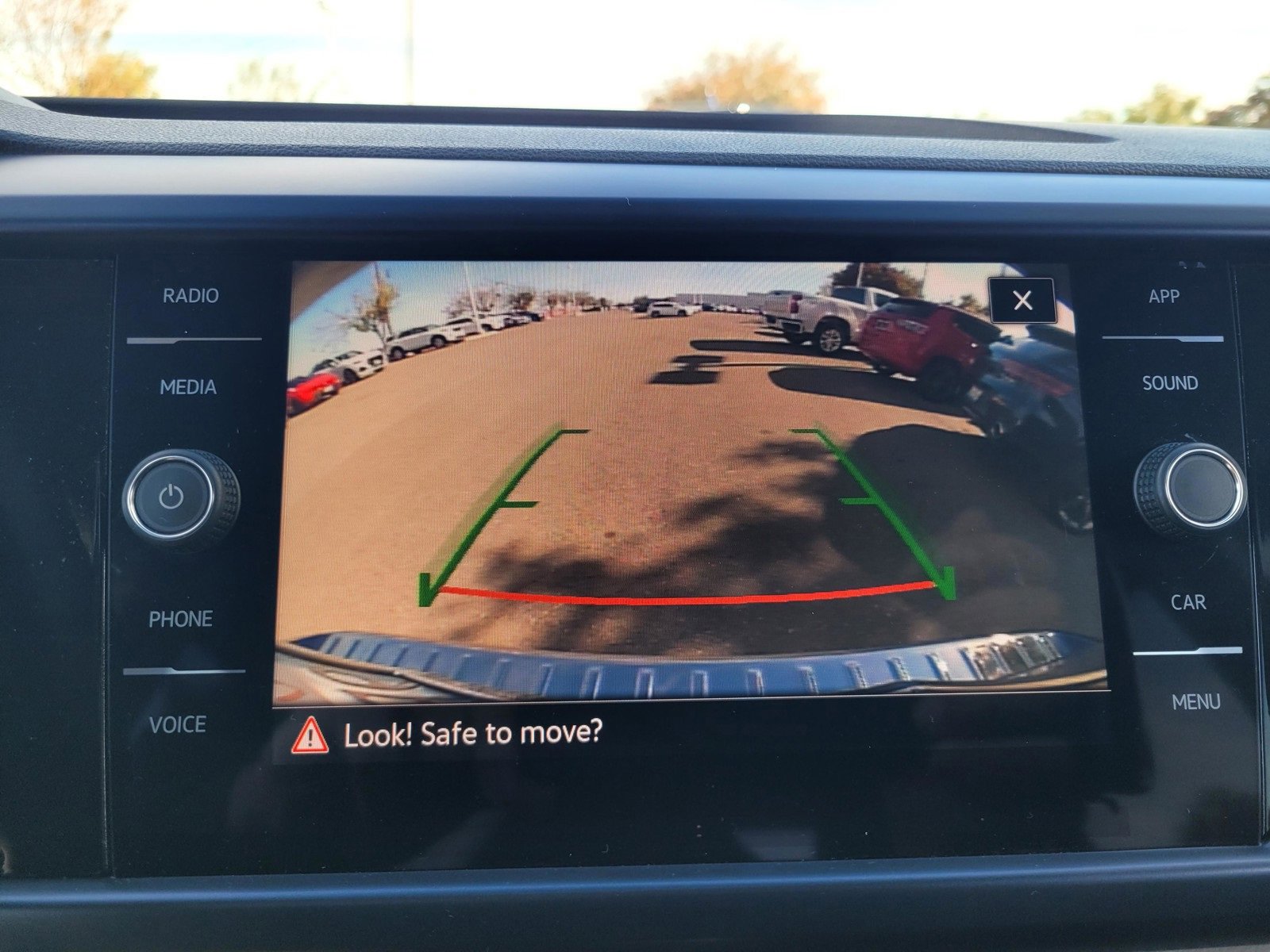 Used 2024 Volkswagen Taos SE w/ Panoramic Sunroof Package image 17