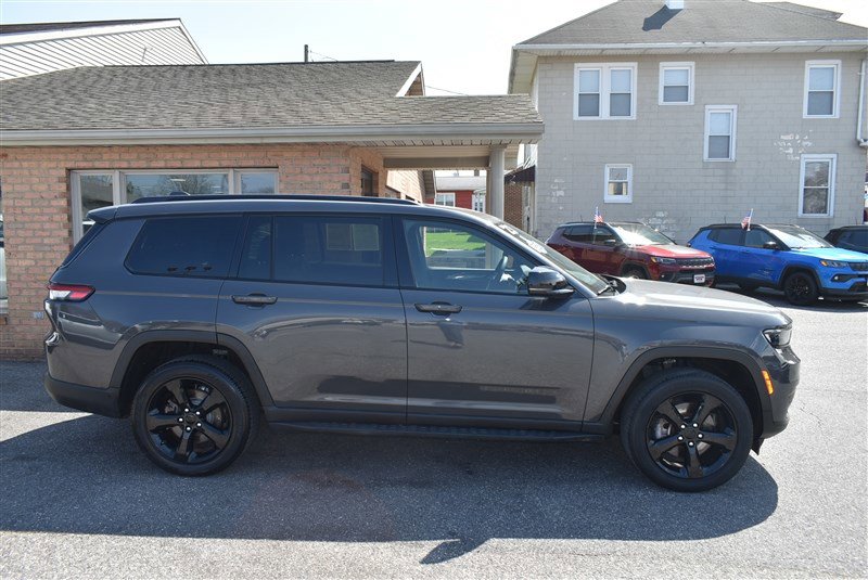 Used 2023 Jeep Grand Cherokee L Laredo AWD/4WD image 2