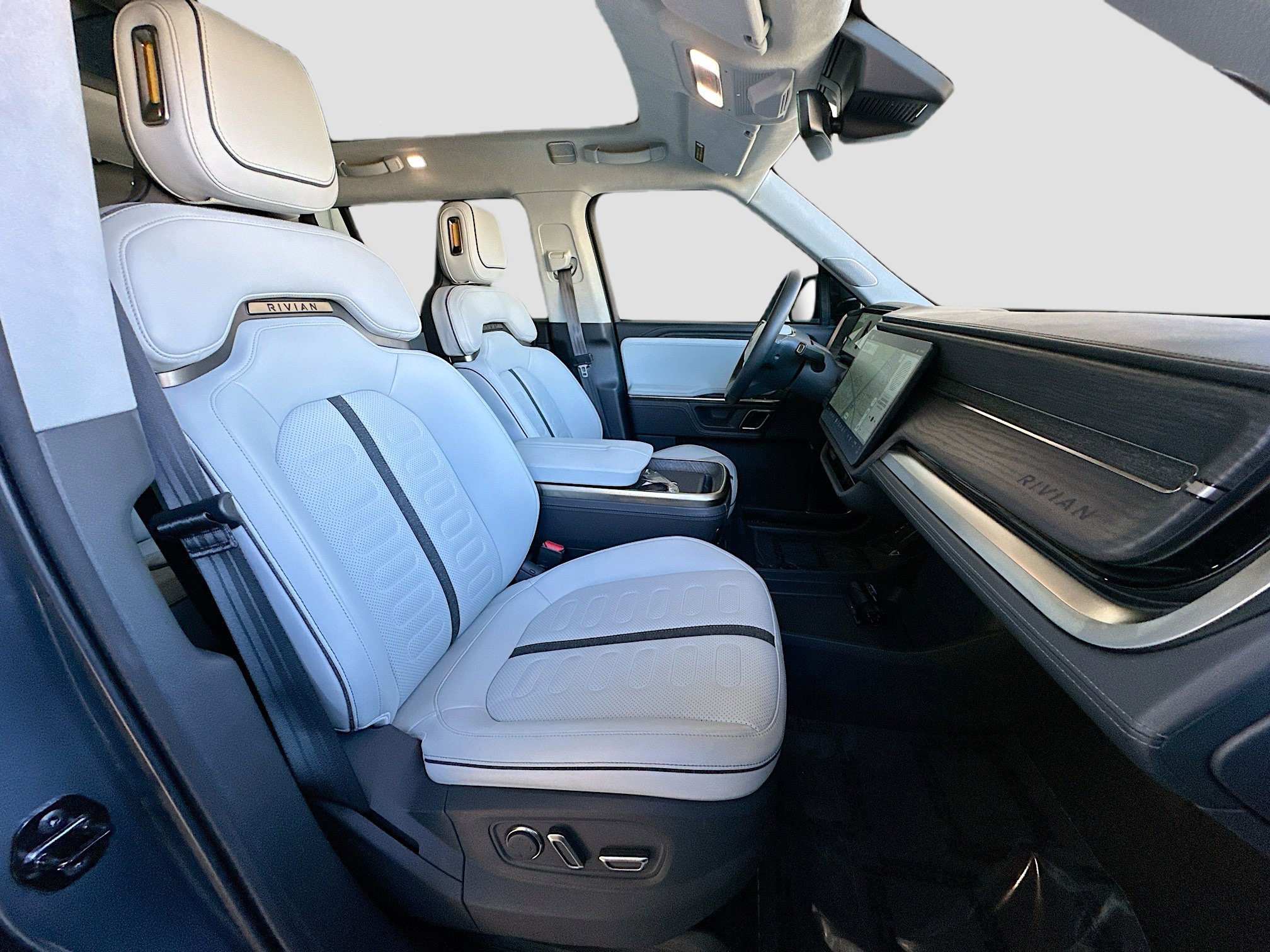 Used 2023 Rivian R1S Adventure image 30