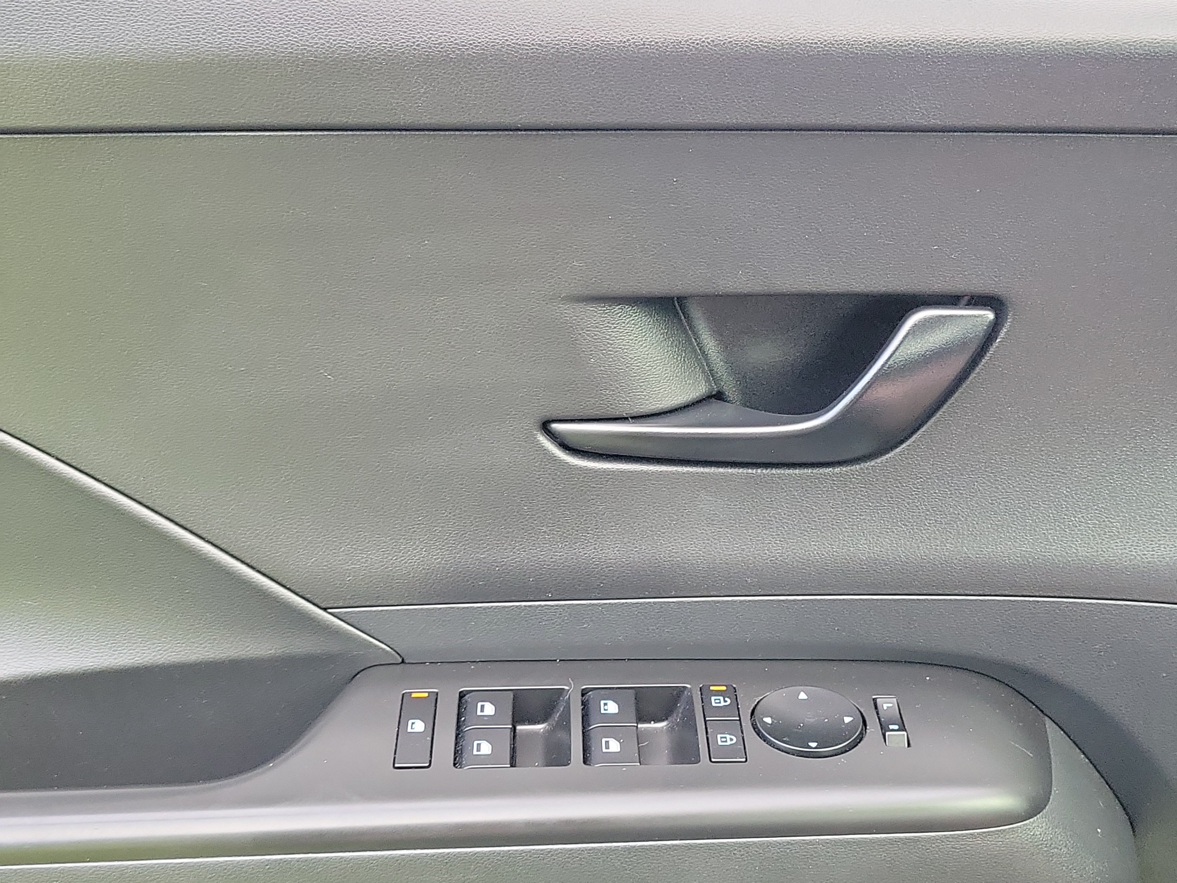Certified 2025 Hyundai Kona SEL AWD/4WD image 18