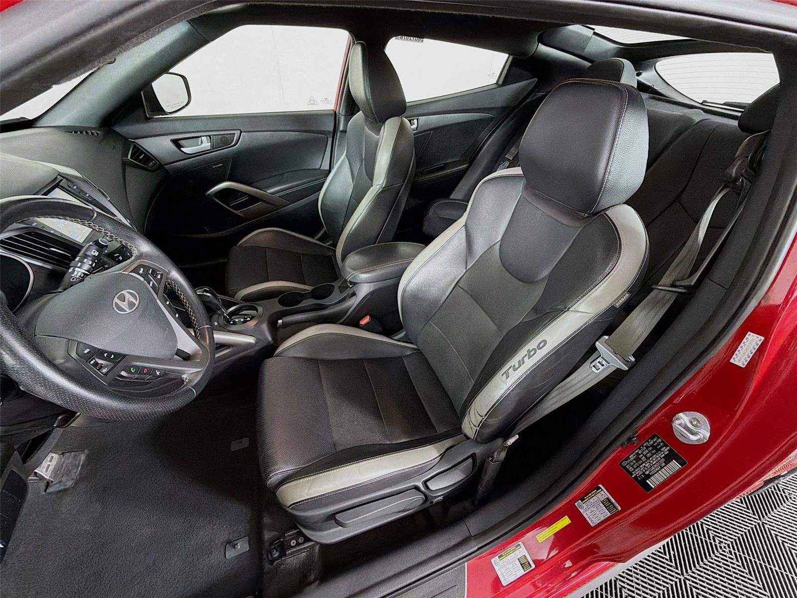 Used 2017 Hyundai Veloster Turbo image 11