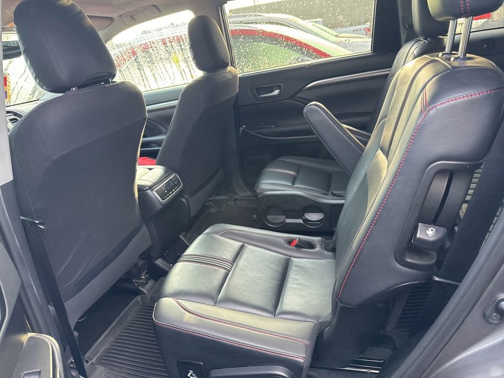 Used 2019 Toyota Highlander SE AWD/4WD image 10