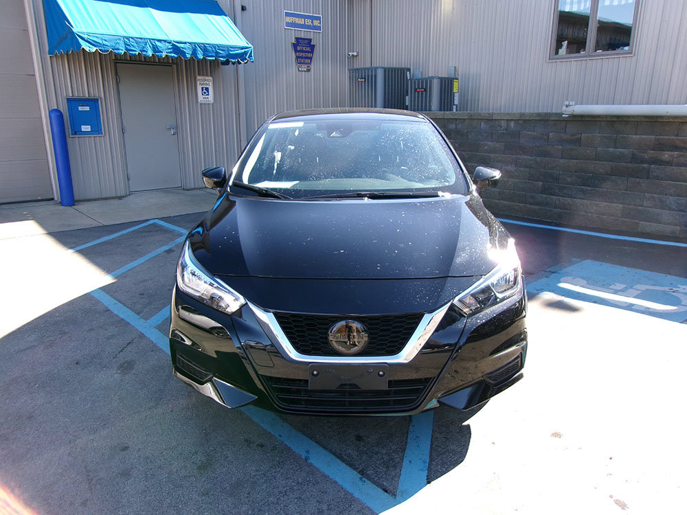 Used 2021 Nissan Versa SV FWD image 3