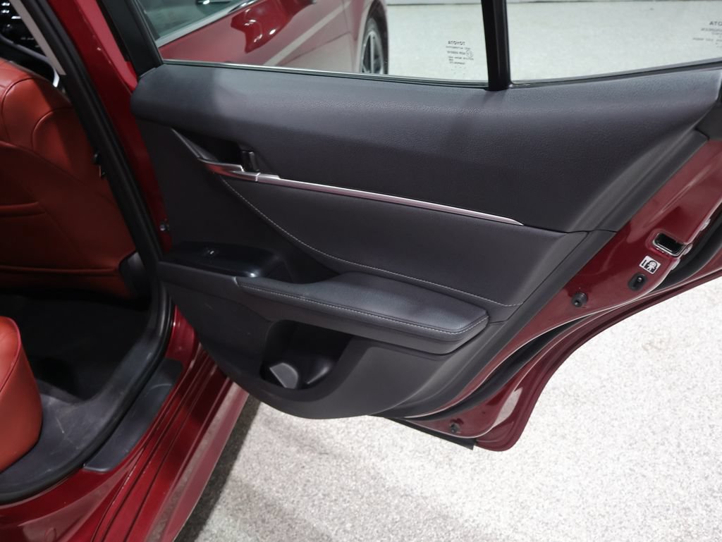 Used 2018 Toyota Camry XSE FWD image 21