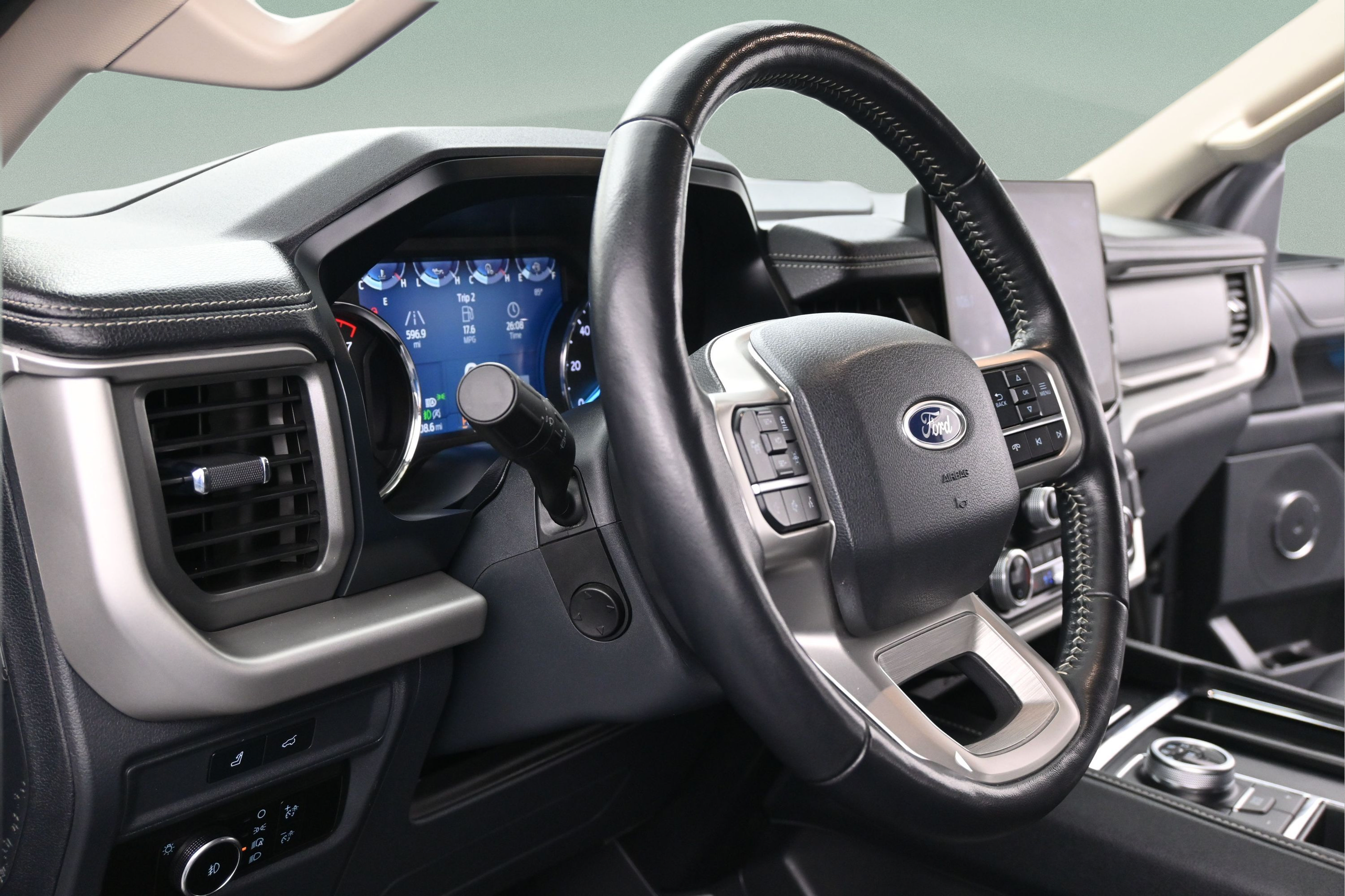 Used 2023 Ford Expedition XLT RWD image 12
