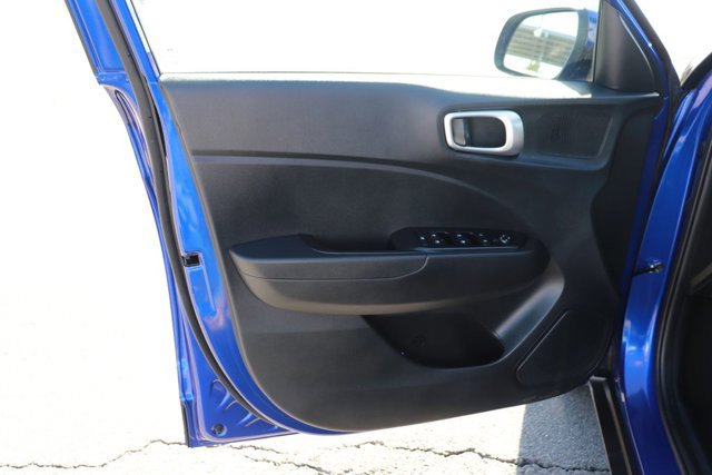 Used 2025 Hyundai Venue SEL image 8