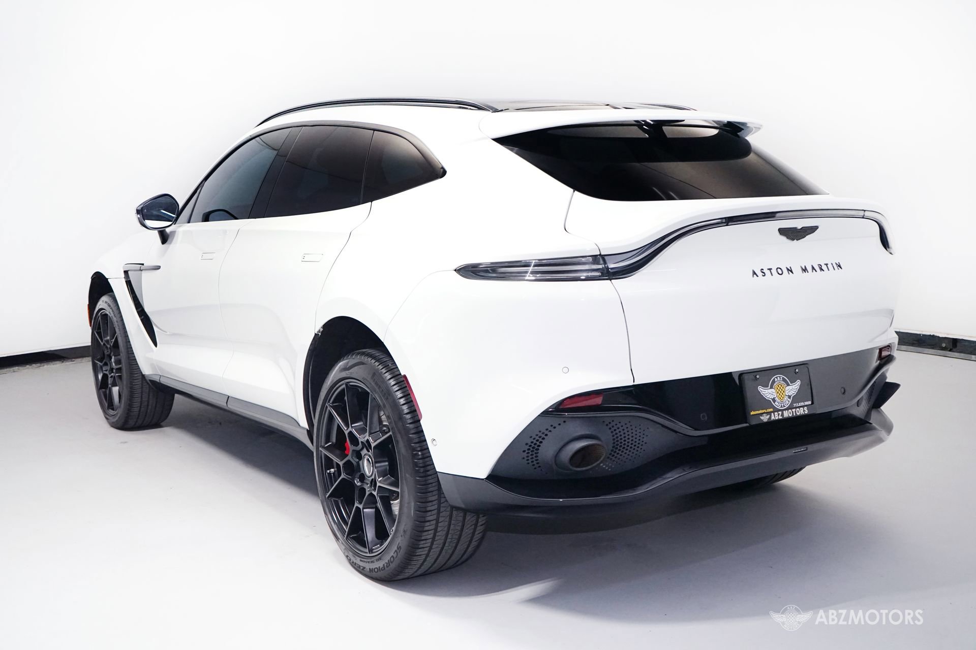 Used 2021 Aston Martin DBX AWD/4WD image 7