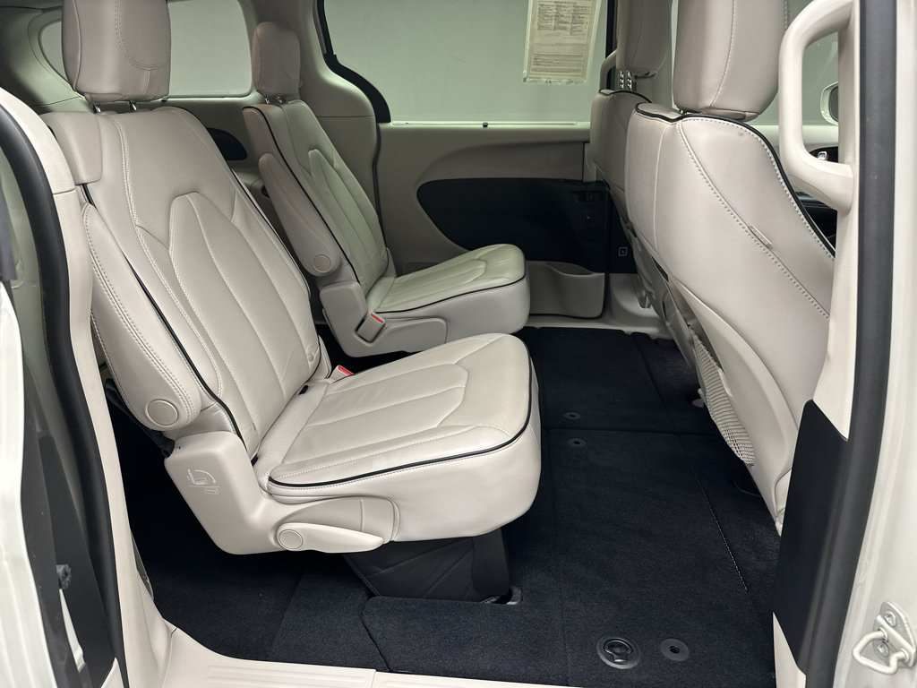 Used 2021 Chrysler Pacifica Limited w/ Premium & Safety Sphere Group AWD/4WD image 13